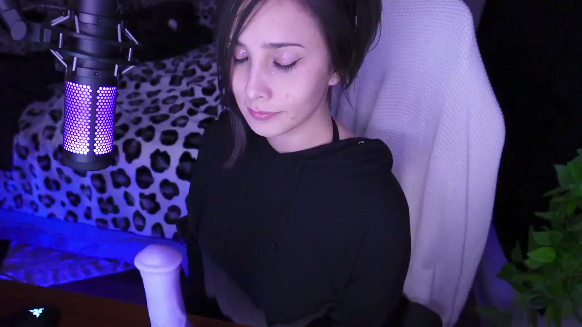 Gallery image thumbnail from moonlitfox's myfreecams stream on, 01/02/2025, 06:32 image 7 of 20