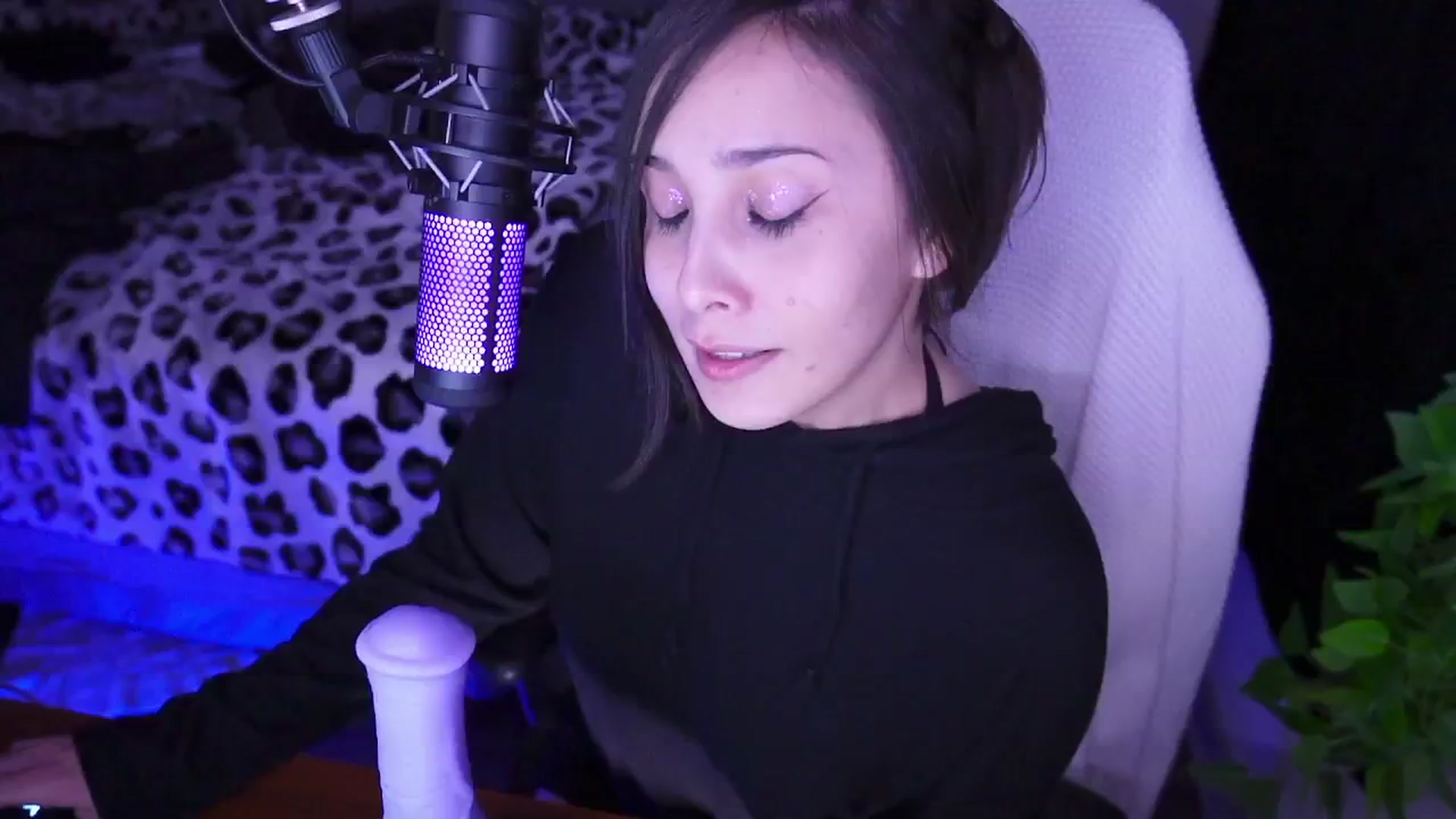 Gallery image thumbnail from moonlitfox's myfreecams stream on, 01/02/2025, 06:32 image 20 of 20
