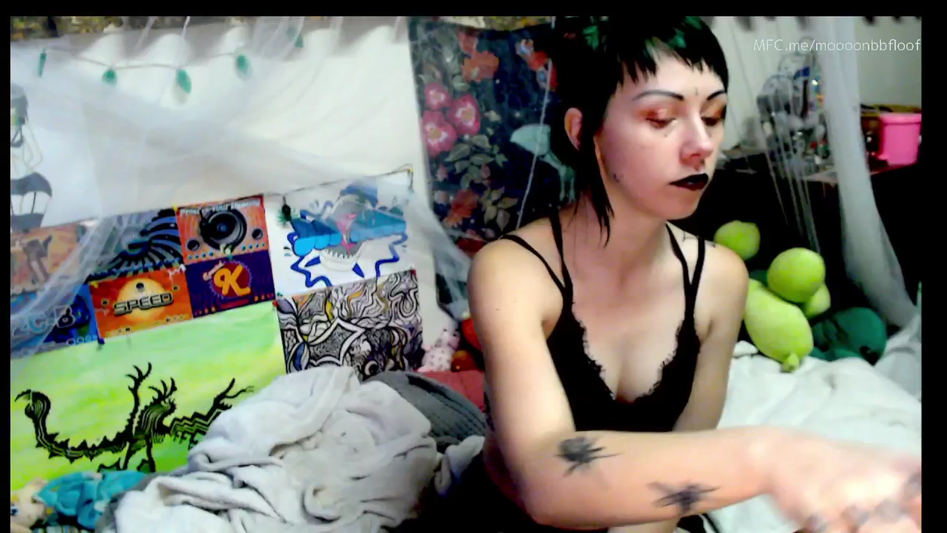 Gallery image thumbnail from moooonbbfloof's myfreecams stream on, 12/14/2025, 13:57 image 5 of 20