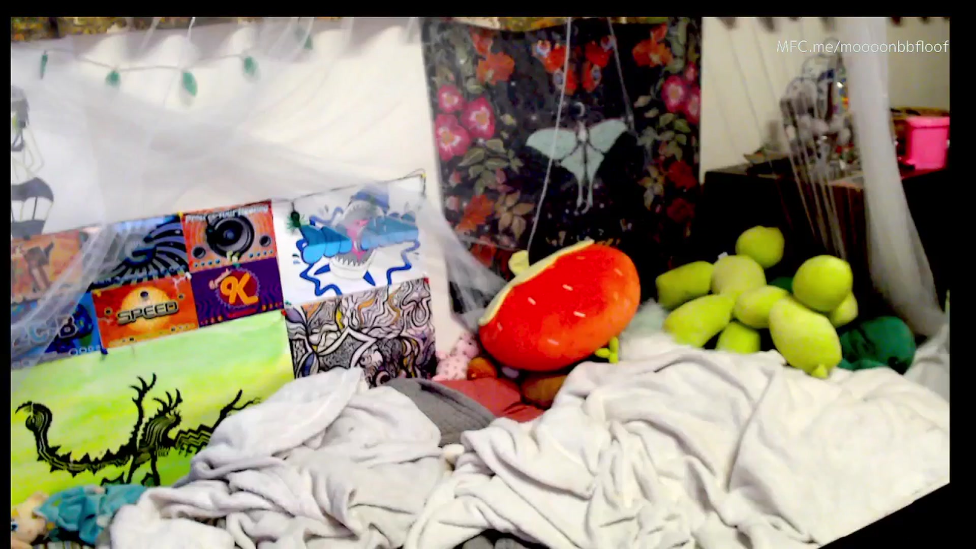 Gallery image thumbnail from moooonbbfloof's myfreecams stream on, 12/14/2025, 13:57 image 2 of 20