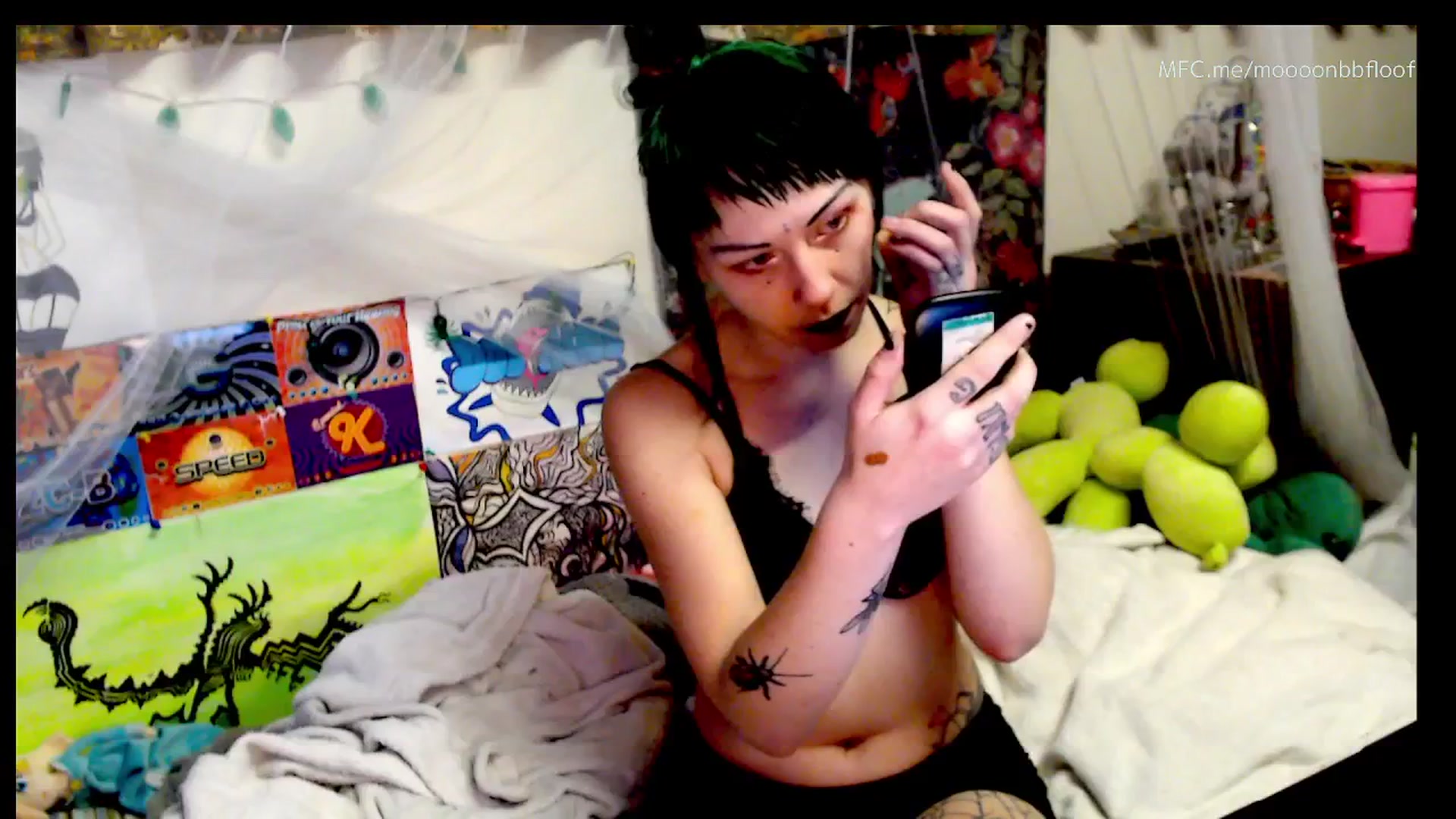 Gallery image thumbnail from moooonbbfloof's myfreecams stream on, 12/14/2025, 13:57 image 6 of 20