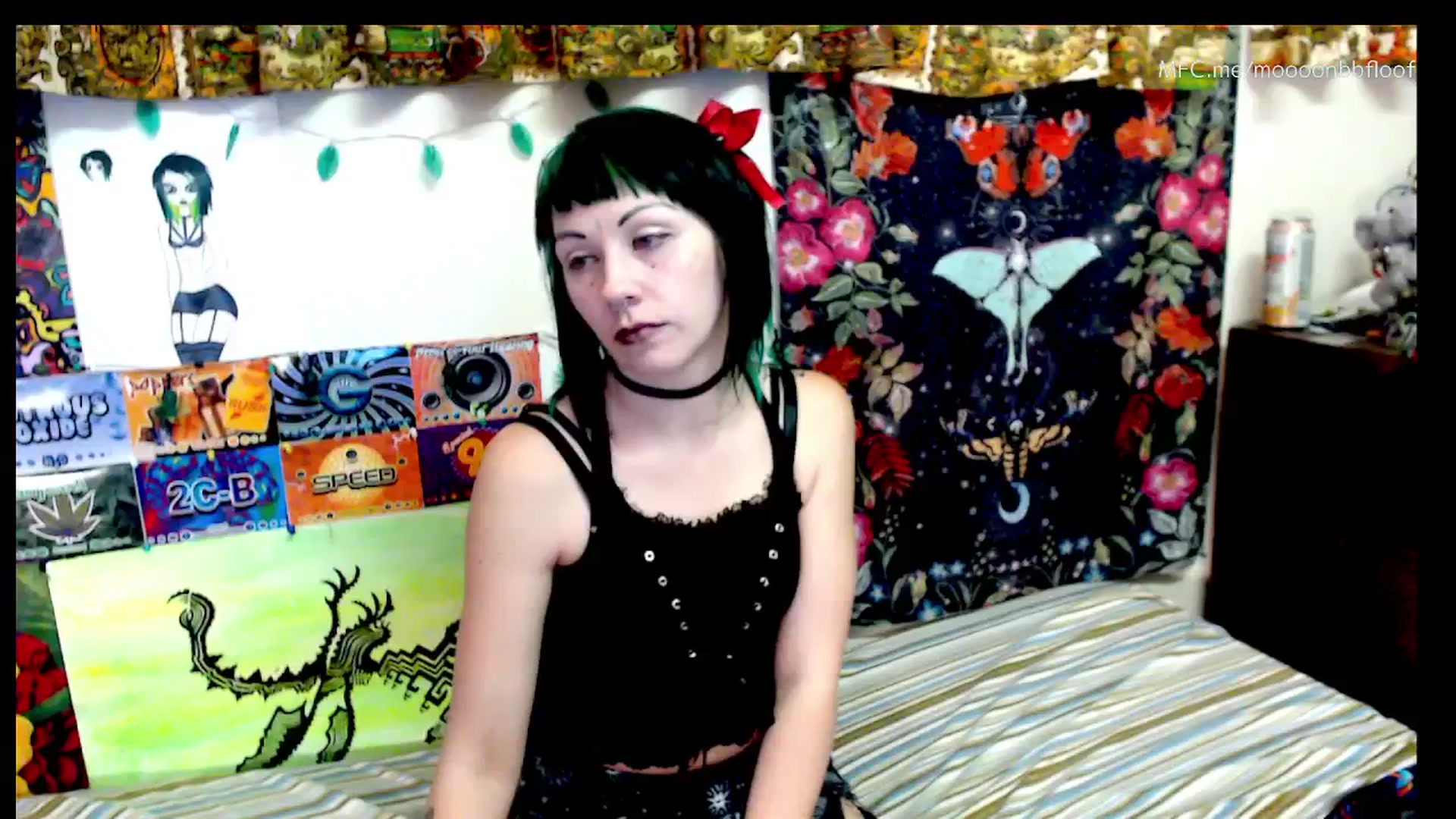 Gallery image thumbnail from moooonbbfloof's myfreecams stream on, 12/19/2025, 10:39 image 7 of 20