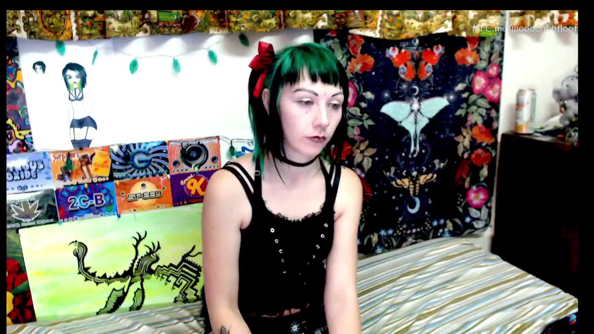 Gallery image thumbnail from moooonbbfloof's myfreecams stream on, 12/19/2025, 10:39 image 4 of 20