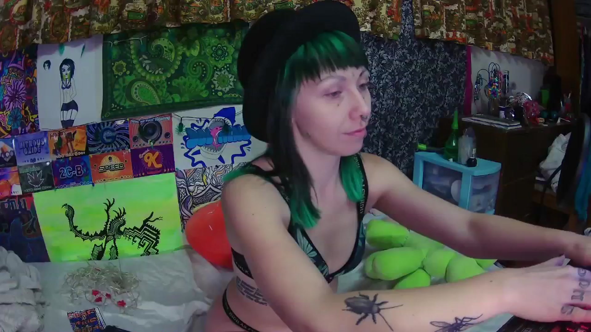 Gallery image thumbnail from moooonbbfloof's myfreecams stream on, 12/24/2025, 12:28 image 4 of 20