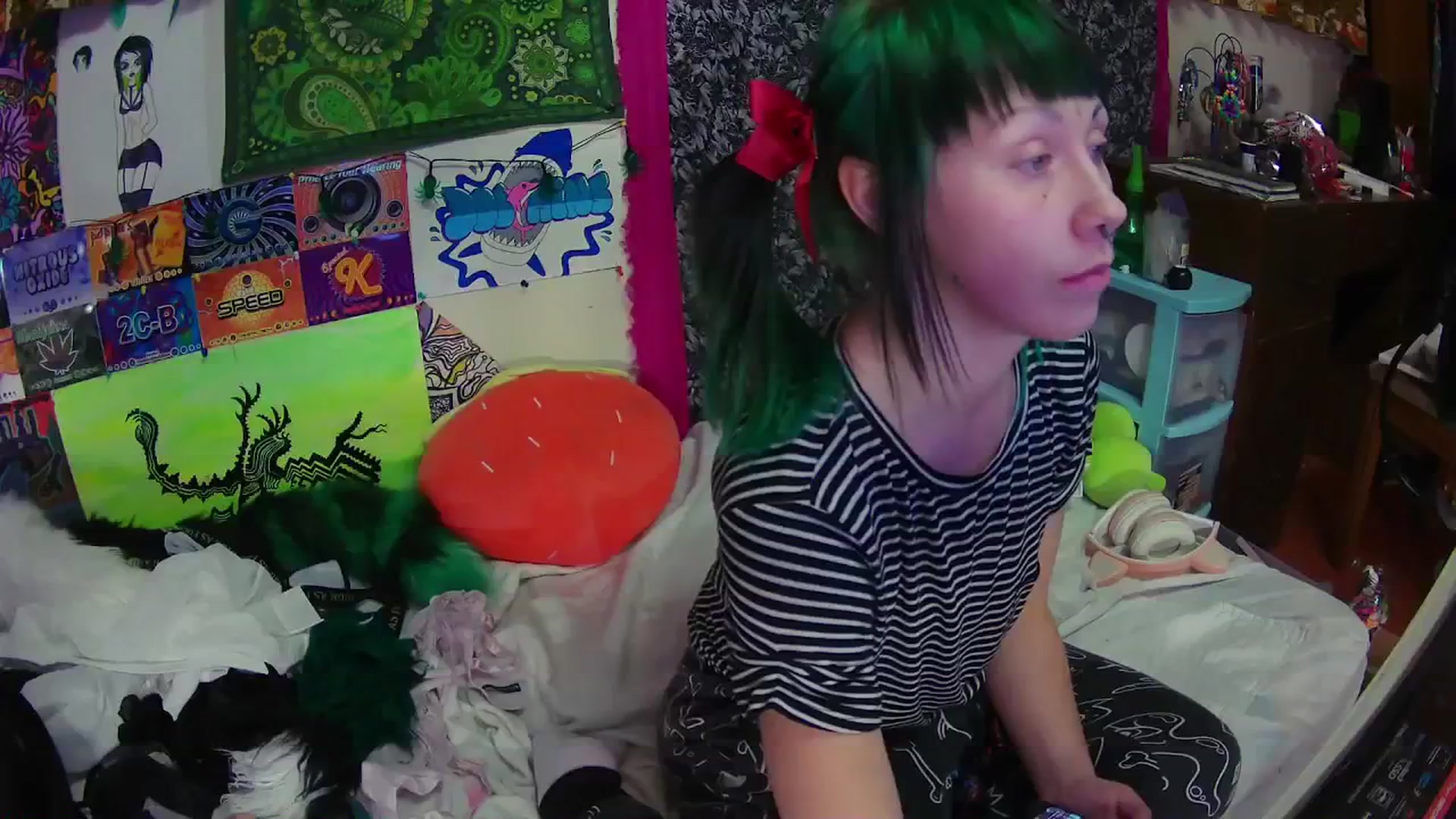 Gallery image thumbnail from moooonbbfloof's myfreecams stream on, 12/24/2025, 15:46 image 2 of 20