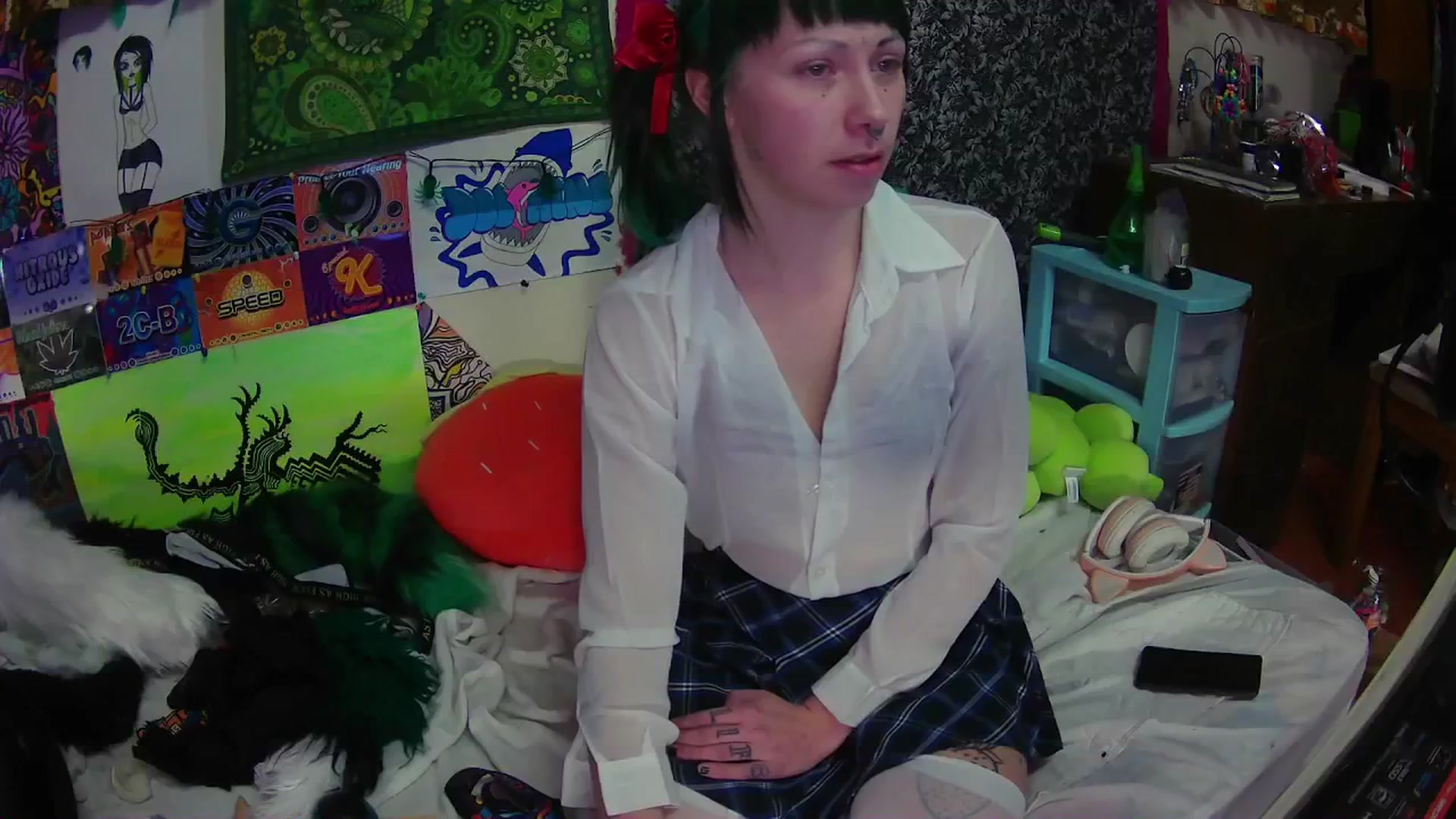 Gallery image thumbnail from moooonbbfloof's myfreecams stream on, 12/24/2025, 15:46 image 9 of 20