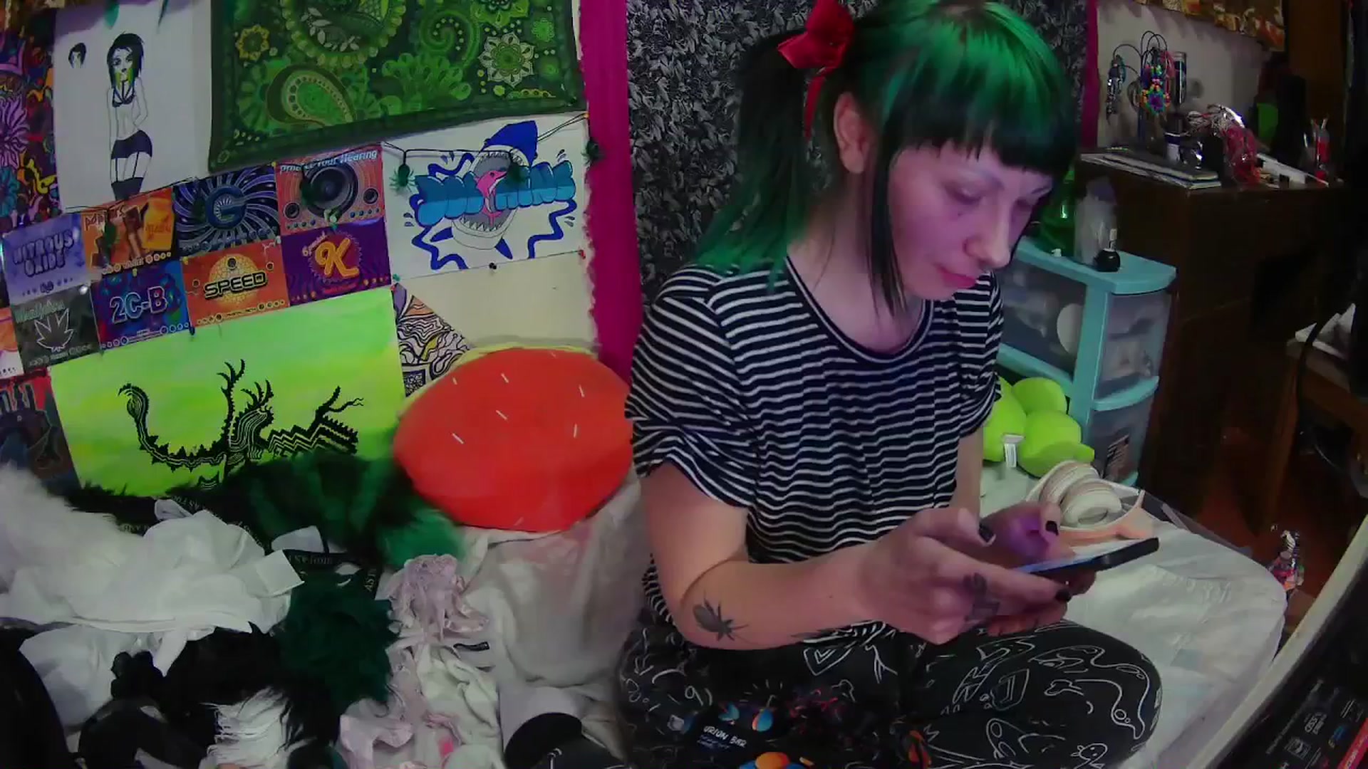 Gallery image thumbnail from moooonbbfloof's myfreecams stream on, 12/24/2025, 15:46 image 3 of 20