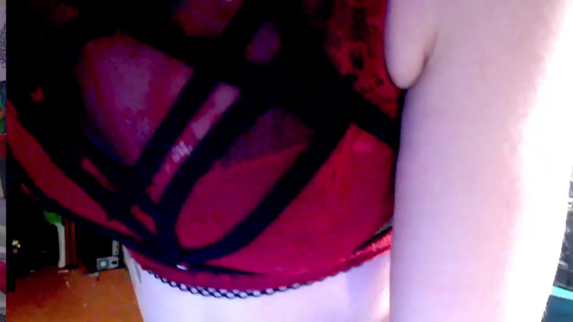 Gallery image thumbnail from moooonbbfloof's myfreecams stream on, 12/25/2025, 08:55 image 18 of 20
