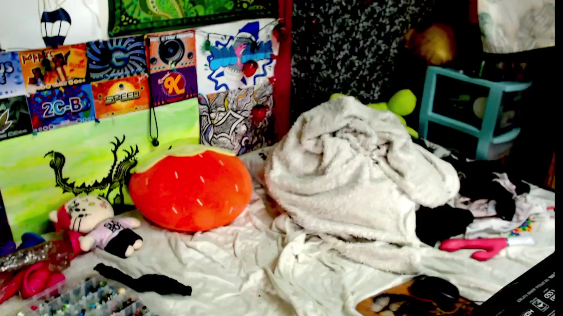 Gallery image thumbnail from moooonbbfloof's myfreecams stream on, 12/27/2025, 11:20 image 13 of 20