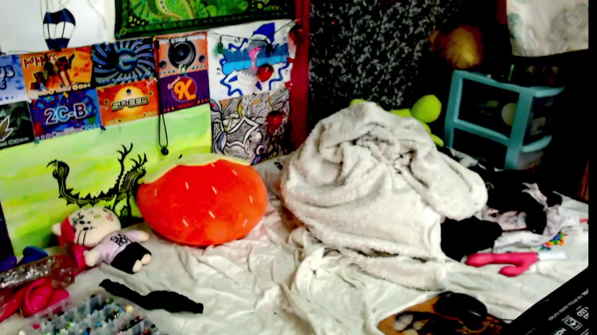 Gallery image thumbnail from moooonbbfloof's myfreecams stream on, 12/27/2025, 11:20 image 16 of 20