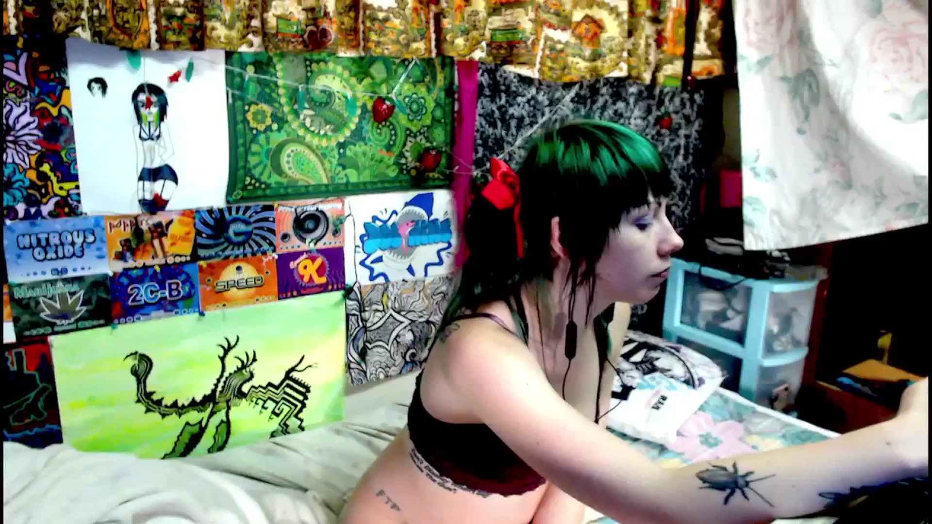 Gallery image thumbnail from moooonbbfloof's myfreecams stream on, 02/06/2026, 09:21 image 14 of 20