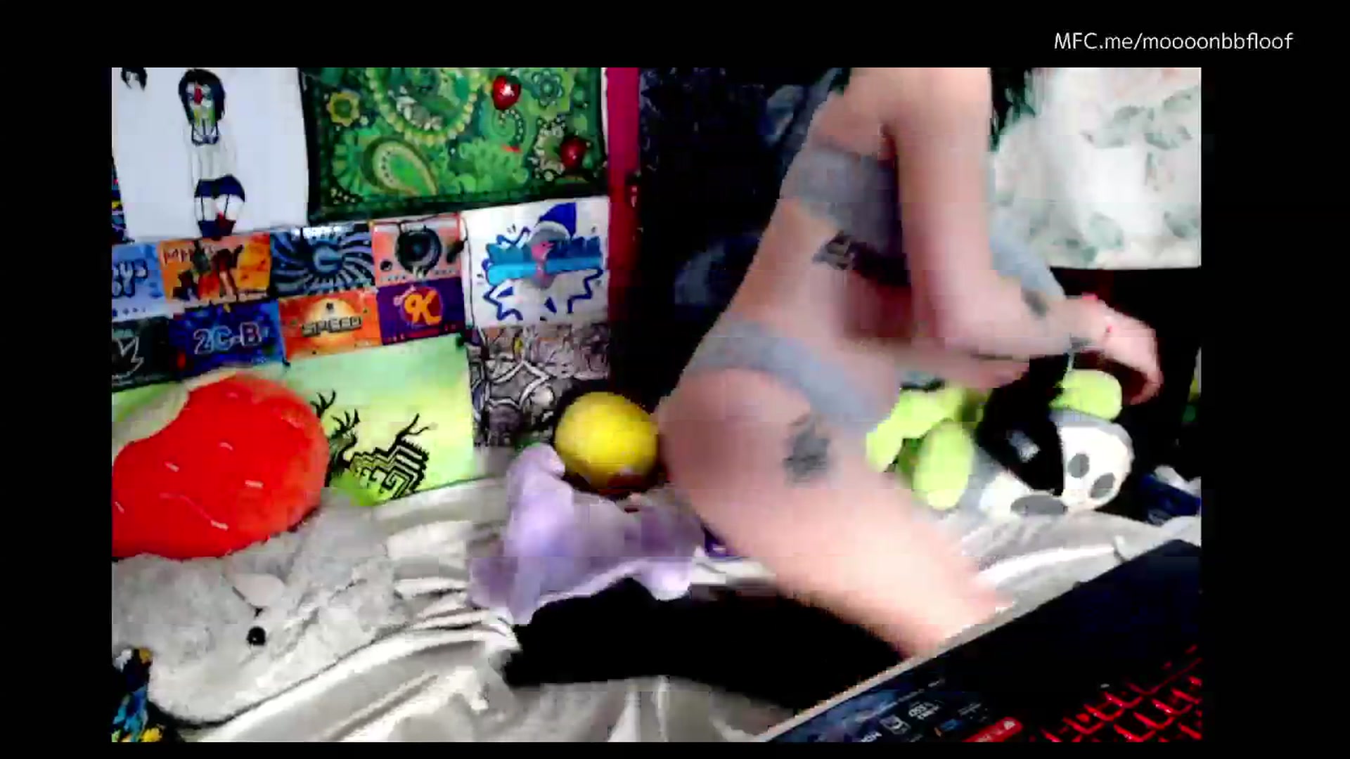 Gallery image thumbnail from moooonbbfloof's myfreecams stream on, 02/17/2026, 18:12 image 19 of 20