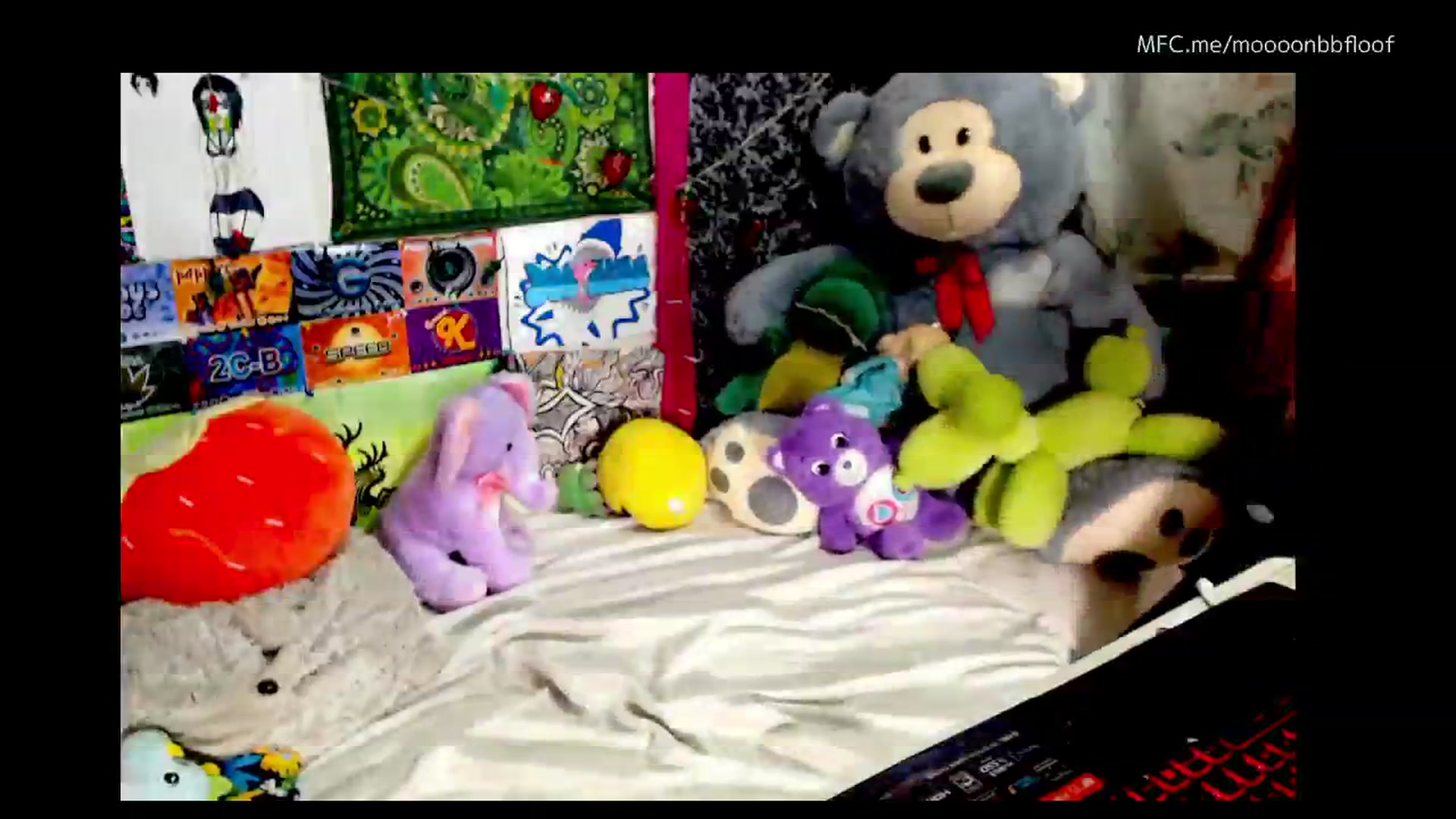 Gallery image thumbnail from moooonbbfloof's myfreecams stream on, 02/17/2026, 18:12 image 17 of 20