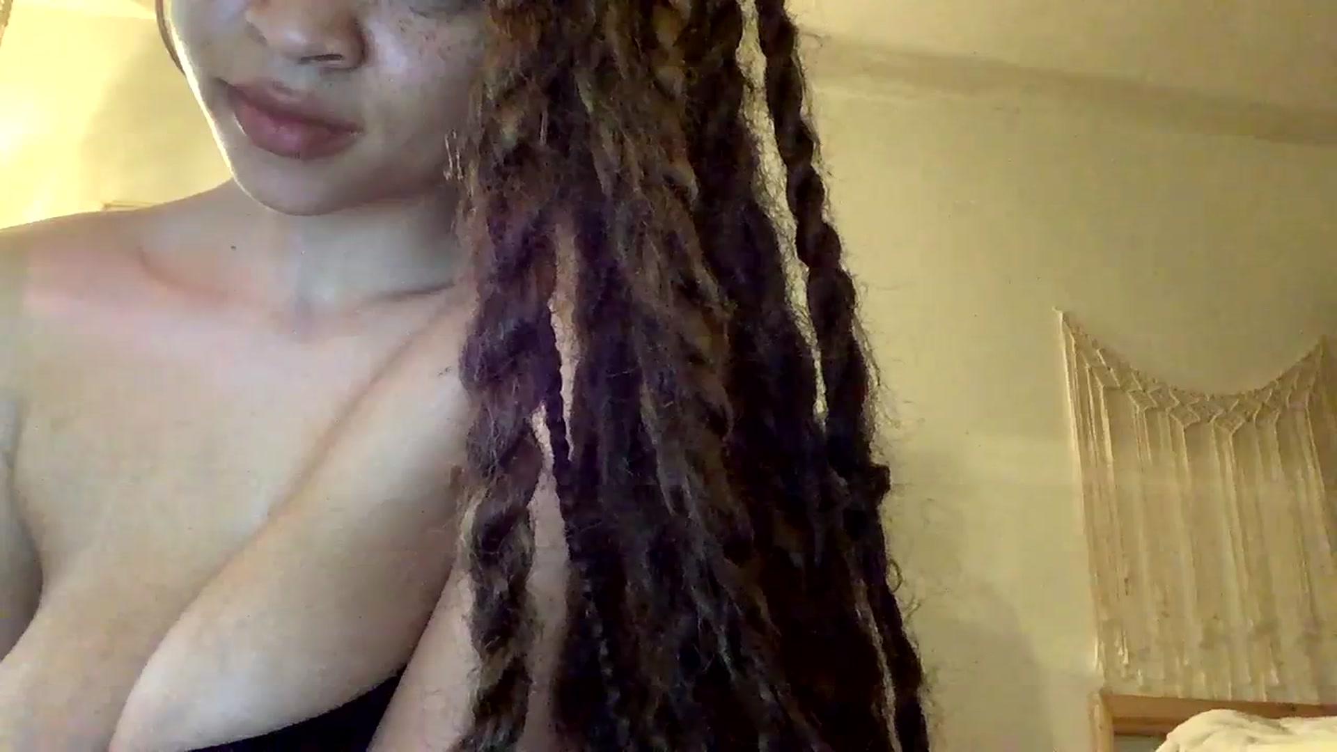 Gallery image thumbnail from msfrenchy's myfreecams stream on, 12/31/2023, 19:29 image 8 of 20