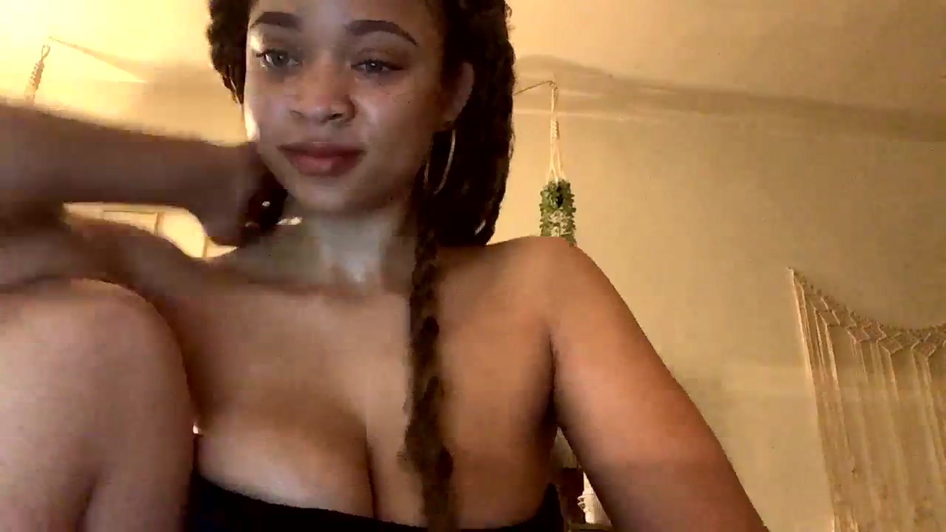 Gallery image thumbnail from msfrenchy's myfreecams stream on, 12/31/2023, 21:02 image 3 of 20