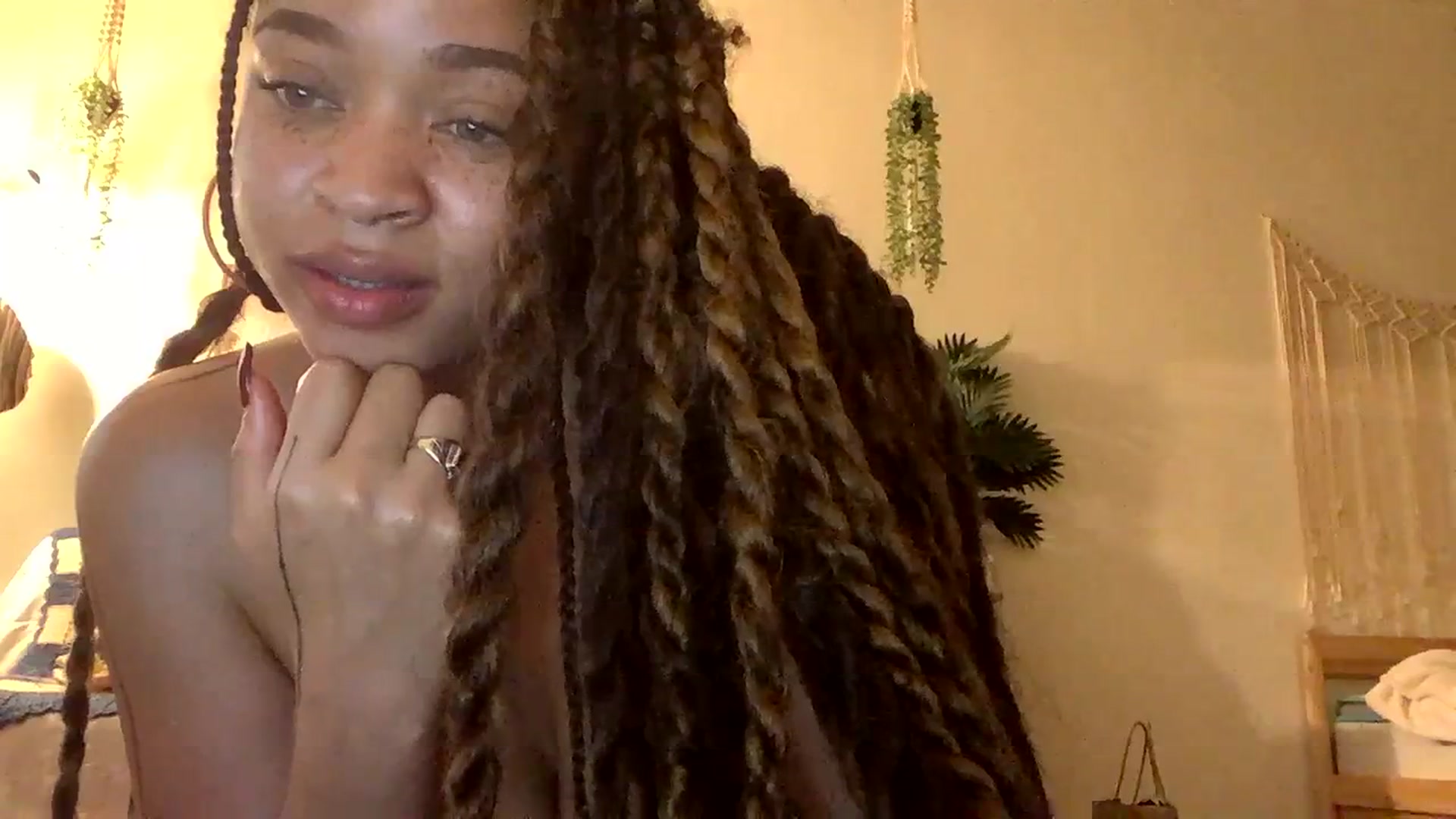 Gallery image thumbnail from msfrenchy's myfreecams stream on, 12/31/2023, 21:02 image 18 of 20