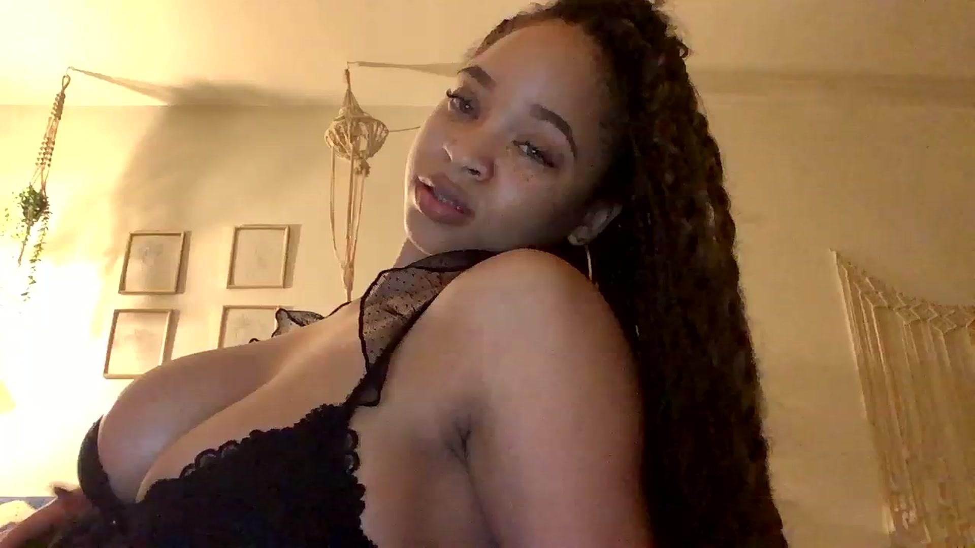 Gallery image thumbnail from msfrenchy's myfreecams stream on, 01/02/2024, 03:41 image 9 of 20