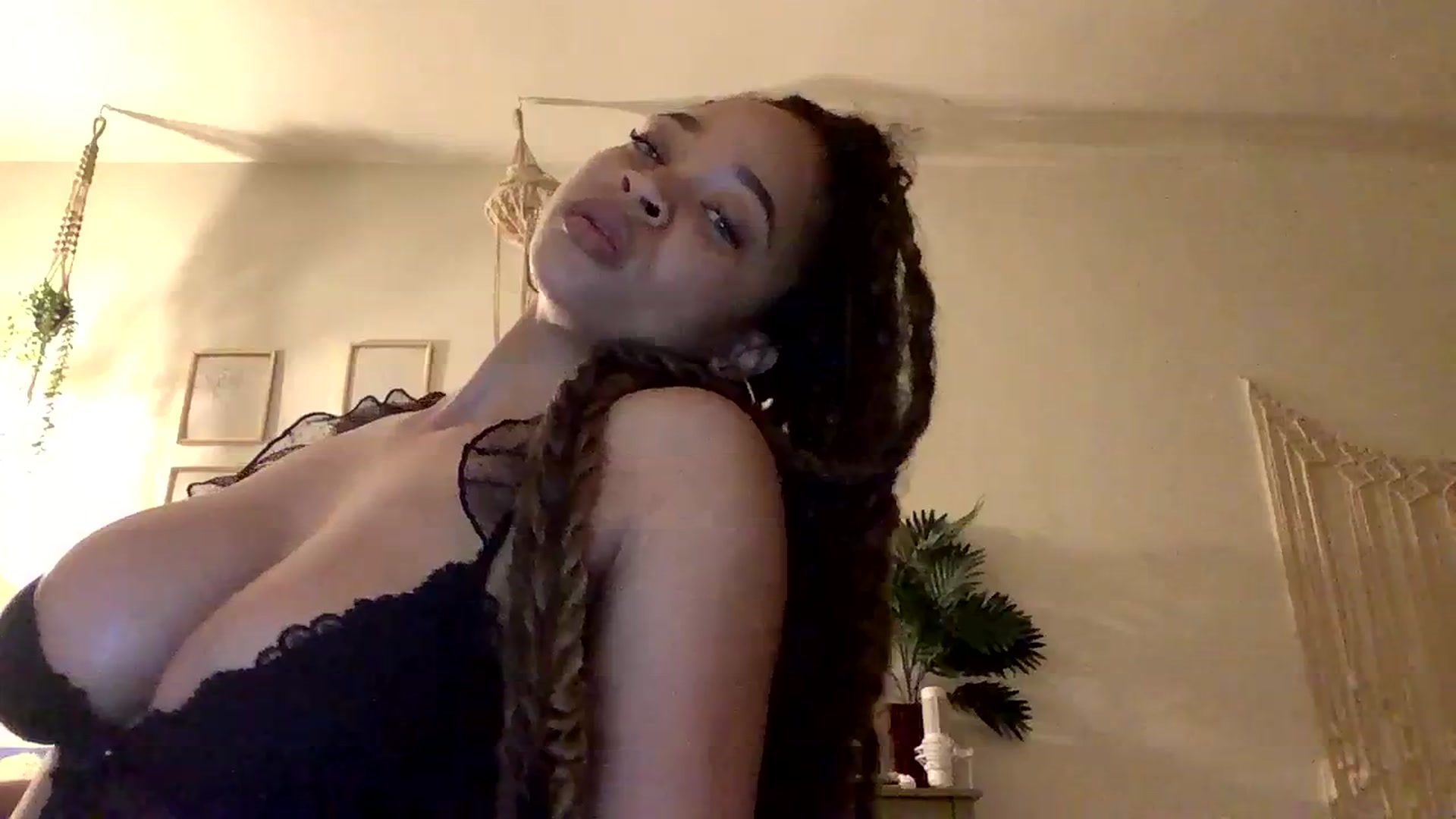 Gallery image thumbnail from msfrenchy's myfreecams stream on, 01/02/2024, 03:41 image 15 of 20