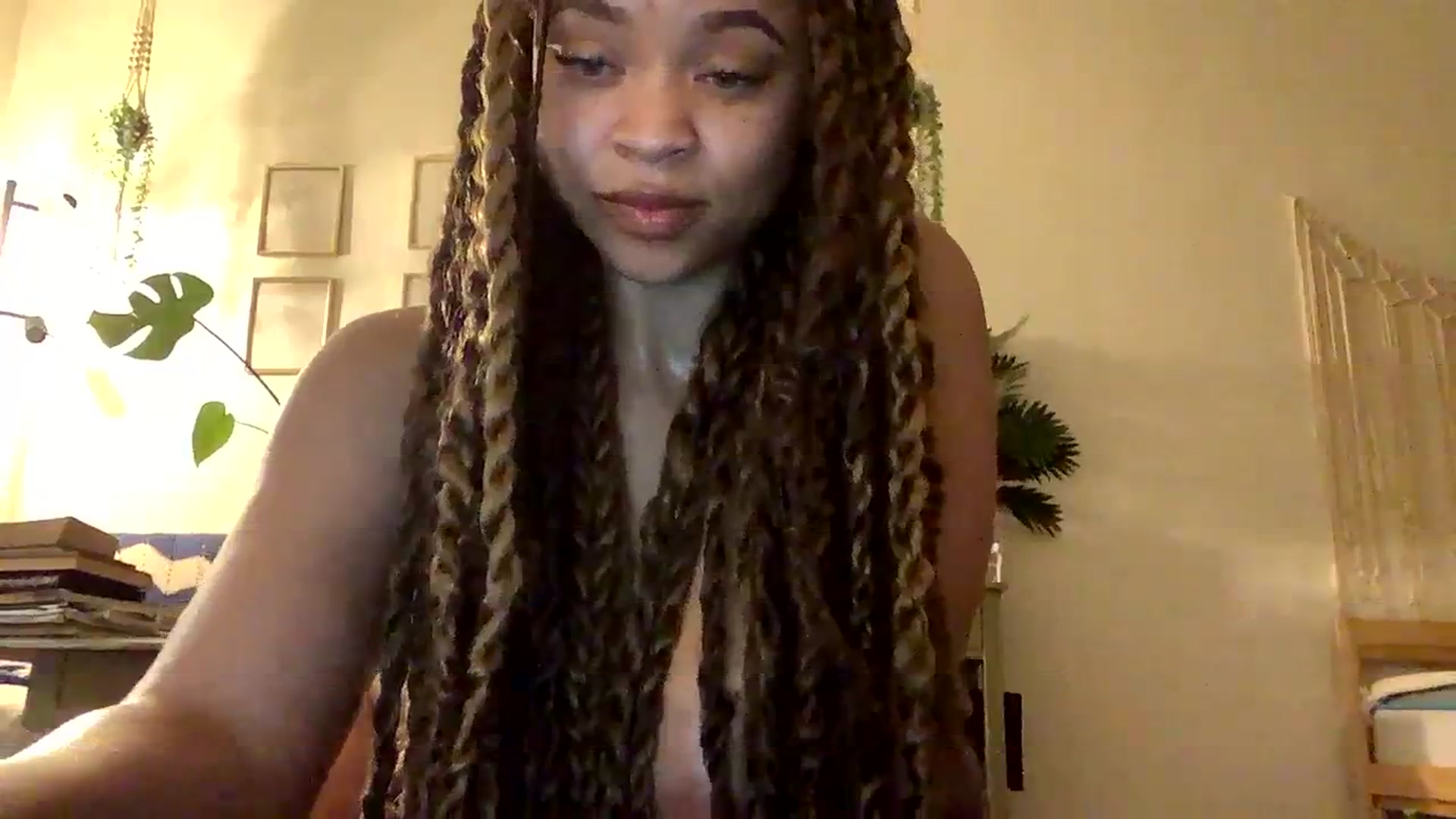 Gallery image thumbnail from msfrenchy's myfreecams stream on, 01/11/2024, 24:42 image 10 of 20