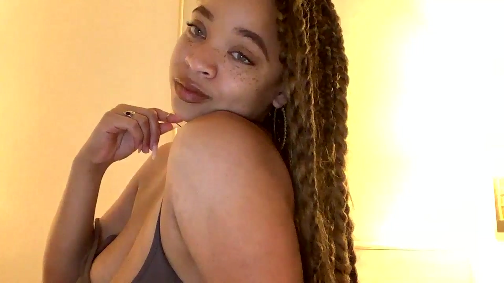 Gallery image thumbnail from msfrenchy's myfreecams stream on, 04/26/2024, 13:51 image 3 of 20