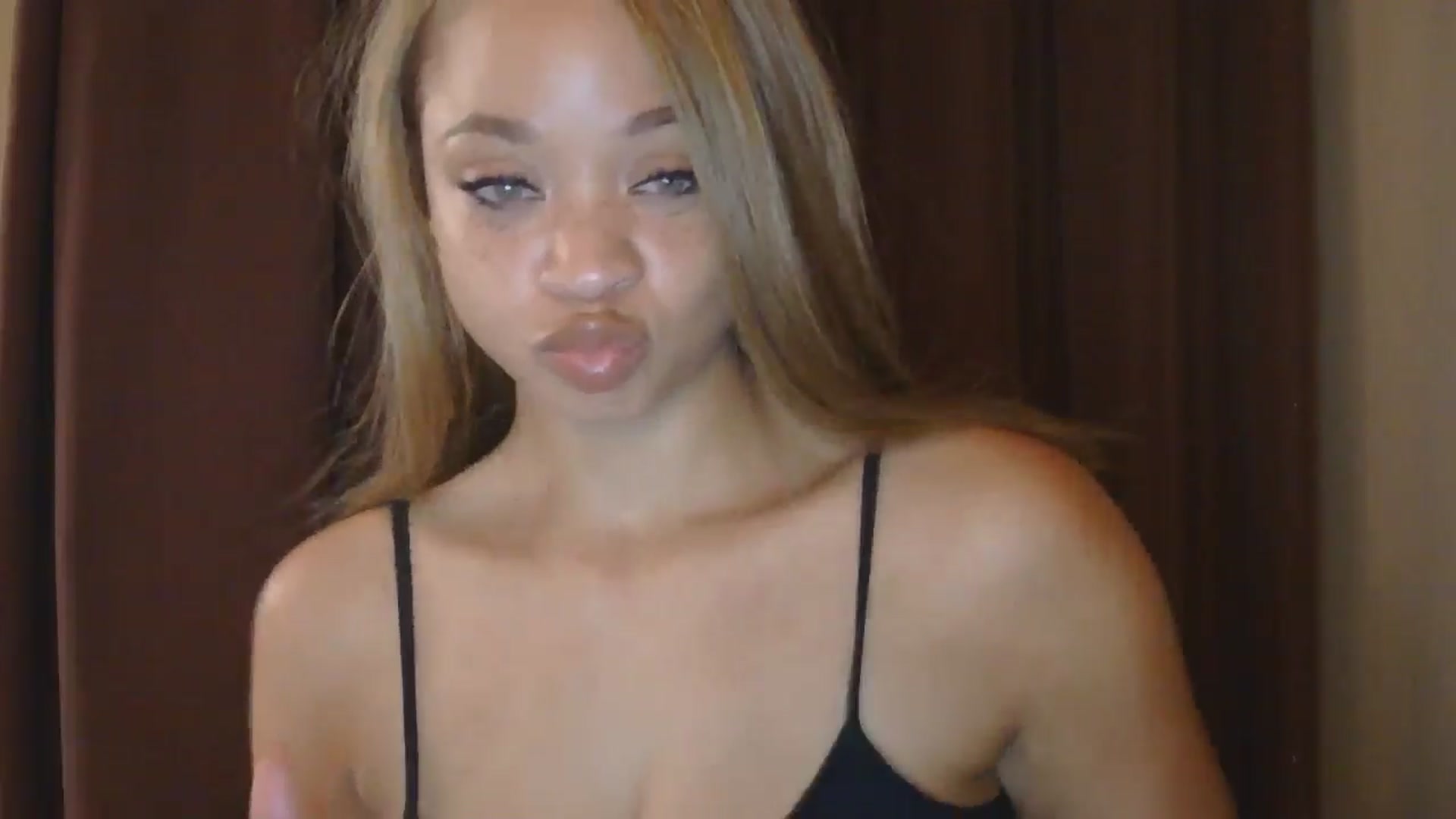 Gallery image thumbnail from msfrenchy's myfreecams stream on, 03/17/2025, 15:38 image 4 of 20