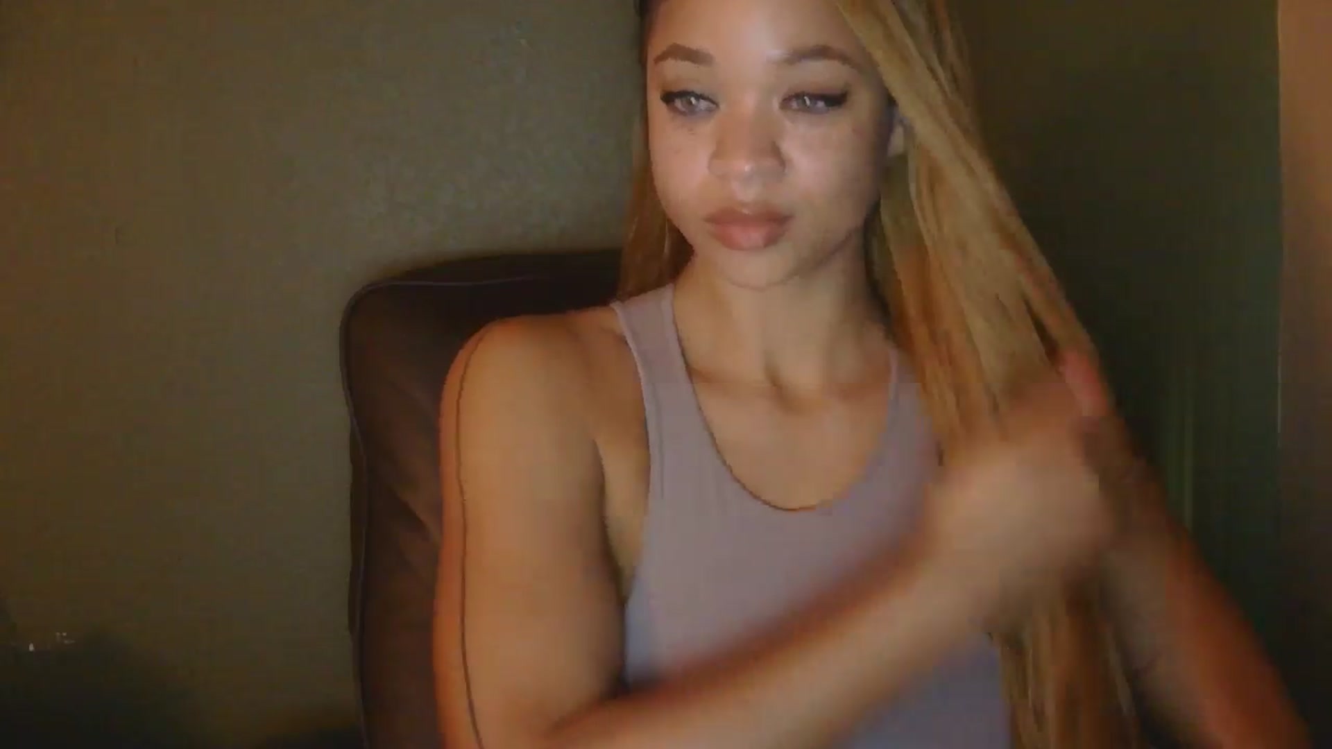 Gallery image thumbnail from msfrenchy's myfreecams stream on, 03/24/2025, 15:21 image 19 of 20