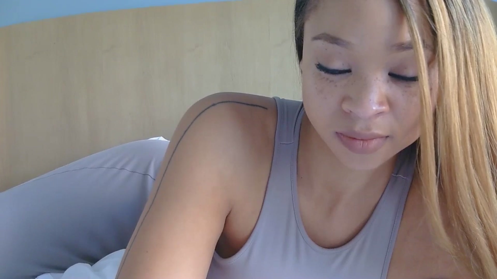 Gallery image thumbnail from msfrenchy's myfreecams stream on, 04/03/2025, 16:17 image 3 of 20