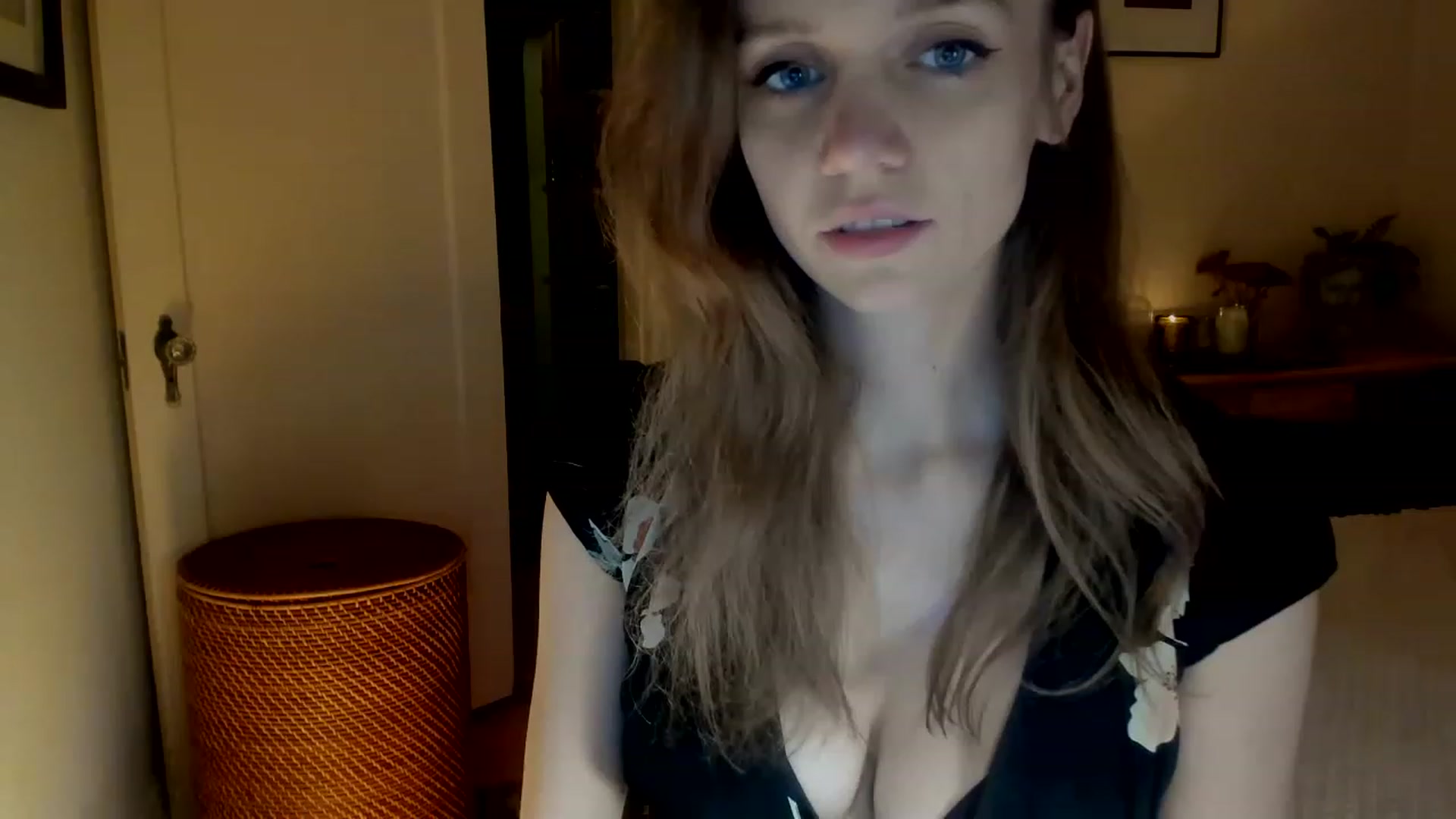 Gallery image thumbnail from muffinmoon's myfreecams stream on, 11/24/2022, 08:25 image 10 of 20