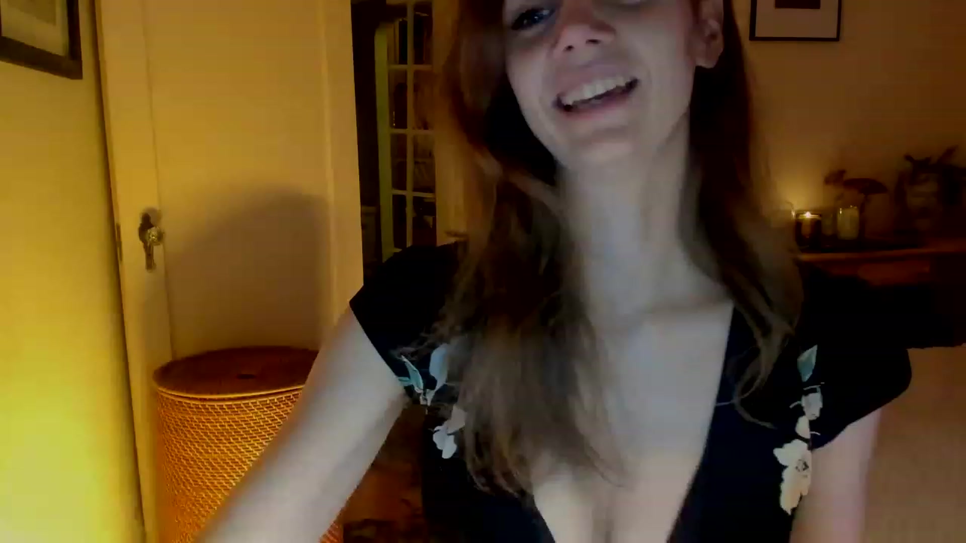 Gallery image thumbnail from muffinmoon's myfreecams stream on, 11/24/2022, 08:25 image 6 of 20