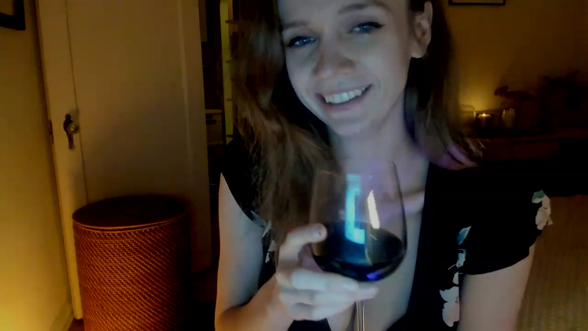 Gallery image thumbnail from muffinmoon's myfreecams stream on, 11/24/2022, 08:25 image 14 of 20