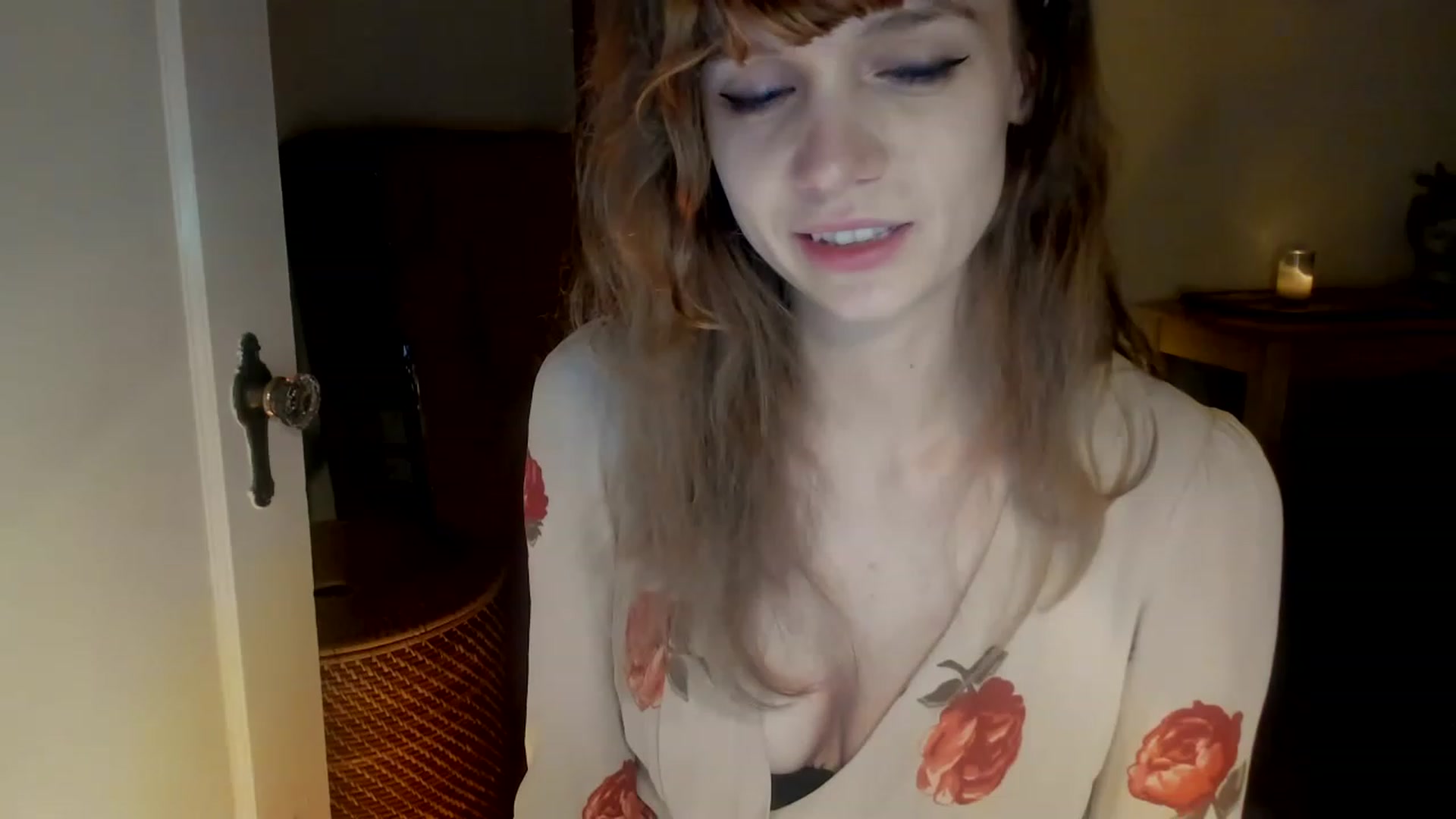 Gallery image thumbnail from muffinmoon's myfreecams stream on, 12/15/2022, 07:39 image 1 of 20