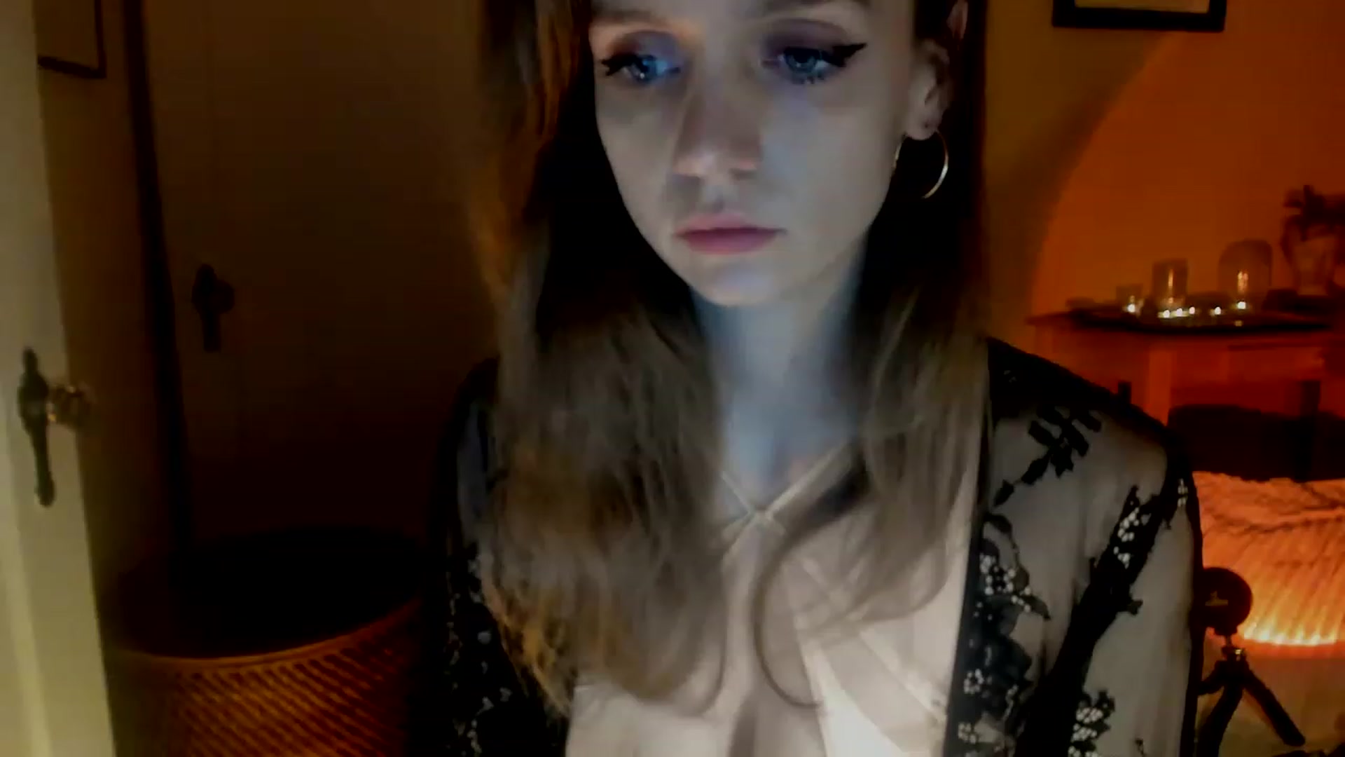 Gallery image thumbnail from muffinmoon's myfreecams stream on, 12/18/2022, 06:28 image 17 of 20