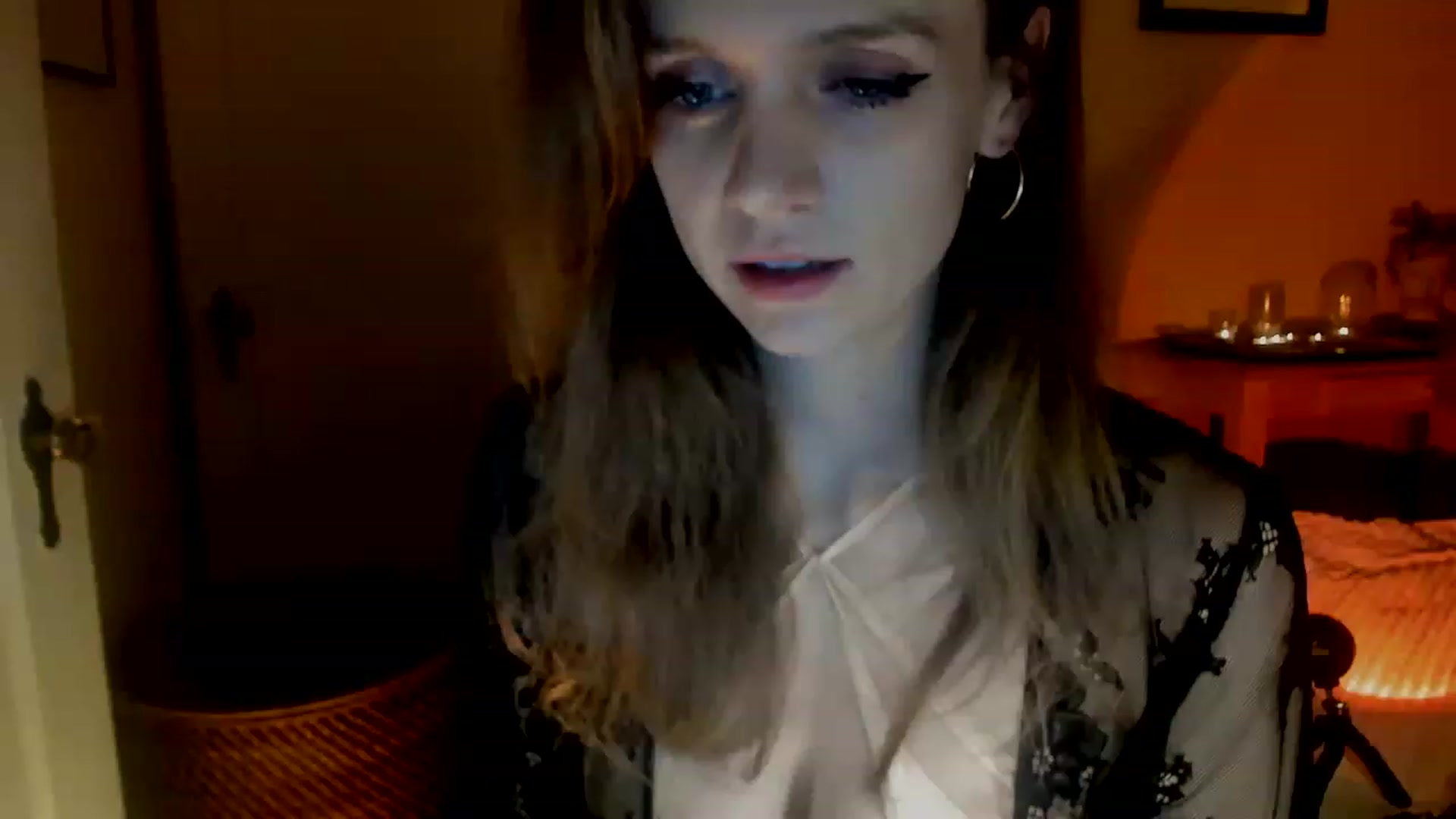 Gallery image thumbnail from muffinmoon's myfreecams stream on, 12/18/2022, 06:28 image 18 of 20