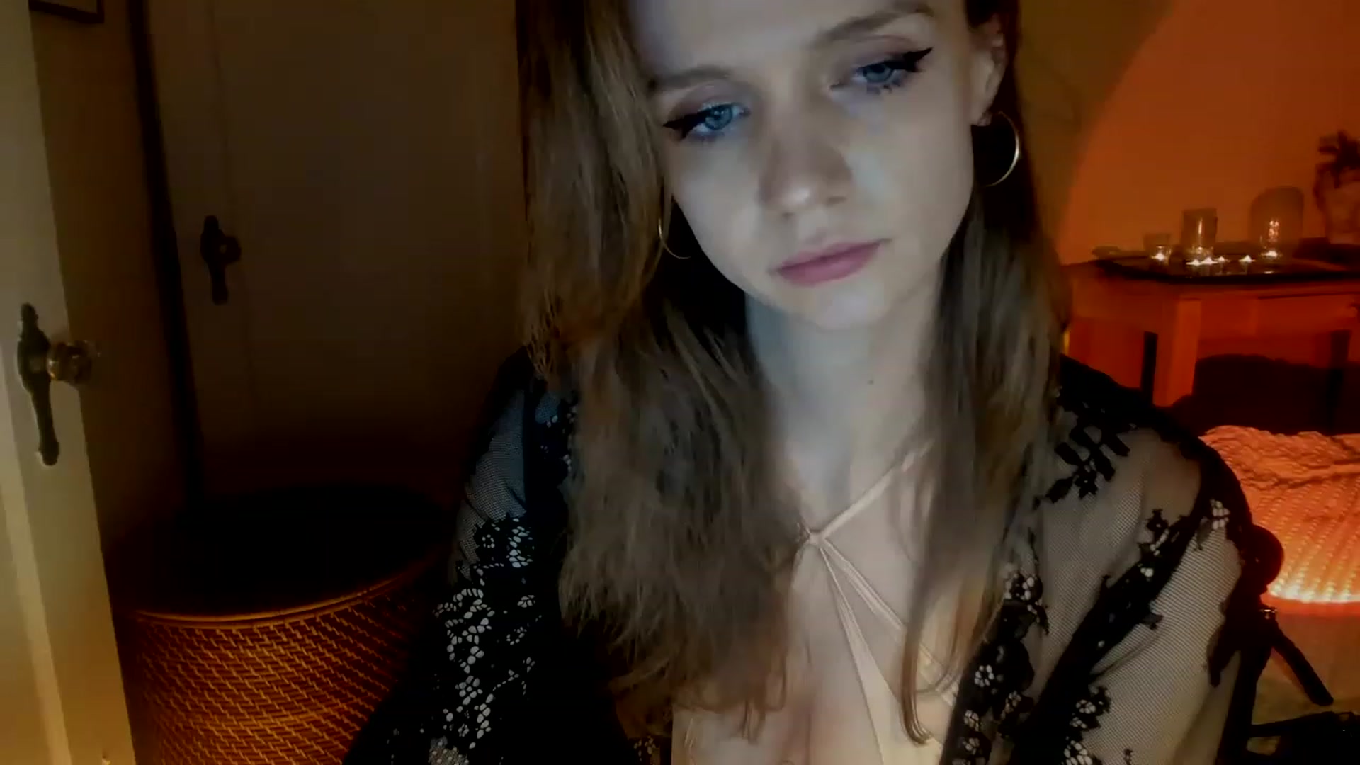 Gallery image thumbnail from muffinmoon's myfreecams stream on, 12/18/2022, 06:28 image 15 of 20