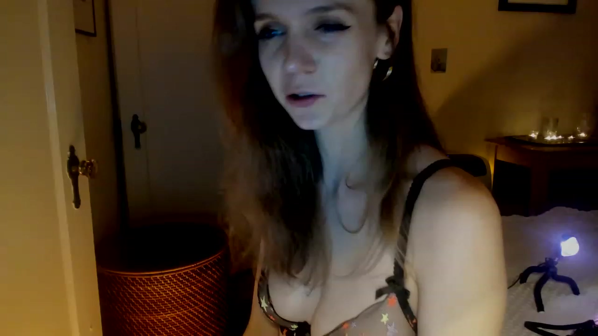 Gallery image thumbnail from muffinmoon's myfreecams stream on, 12/18/2022, 06:58 image 10 of 20