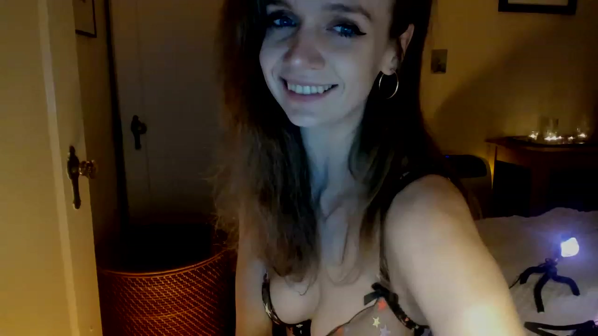 Gallery image thumbnail from muffinmoon's myfreecams stream on, 12/18/2022, 06:58 image 11 of 20