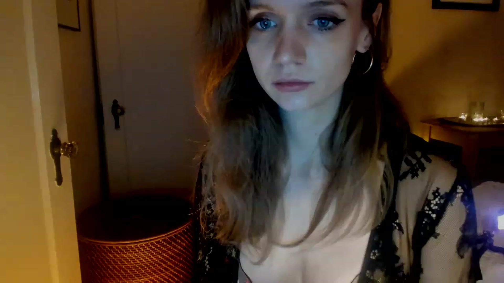 Gallery image thumbnail from muffinmoon's myfreecams stream on, 12/18/2022, 06:58 image 5 of 20