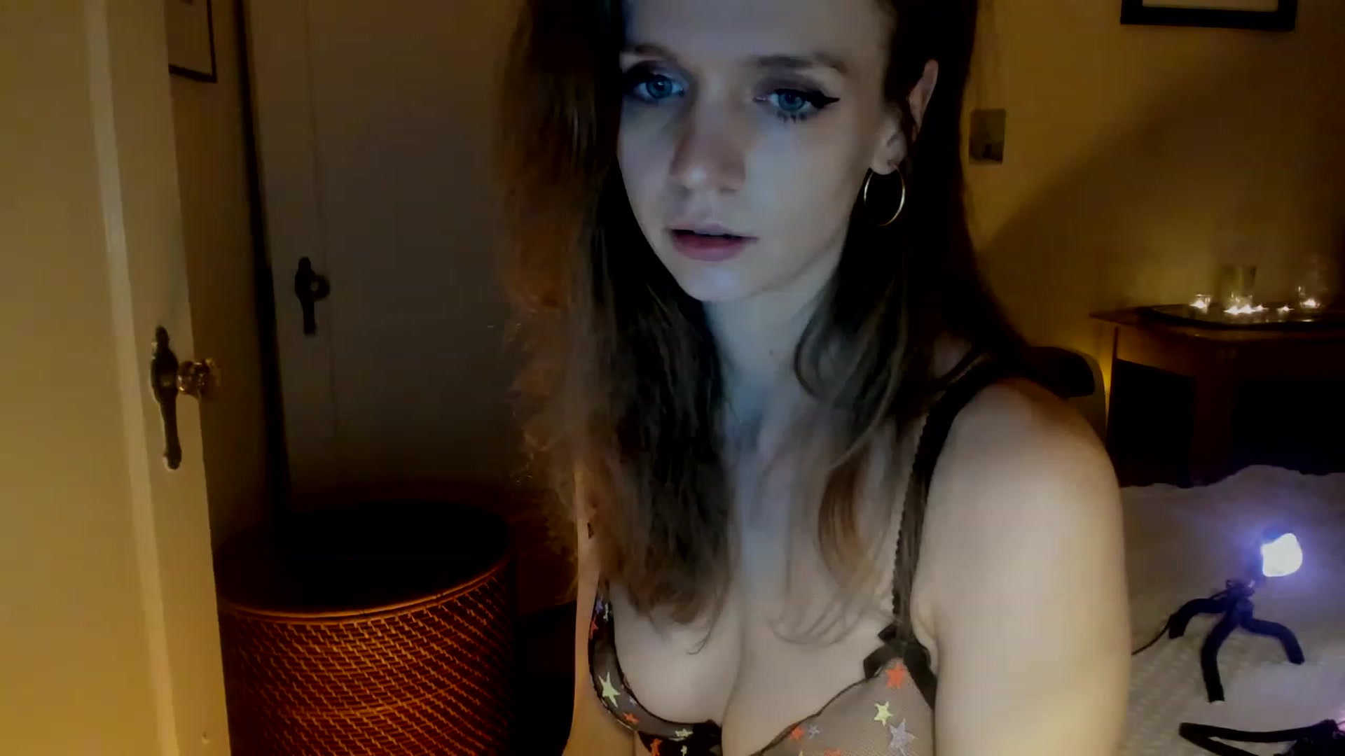 Gallery image thumbnail from muffinmoon's myfreecams stream on, 12/18/2022, 06:58 image 12 of 20
