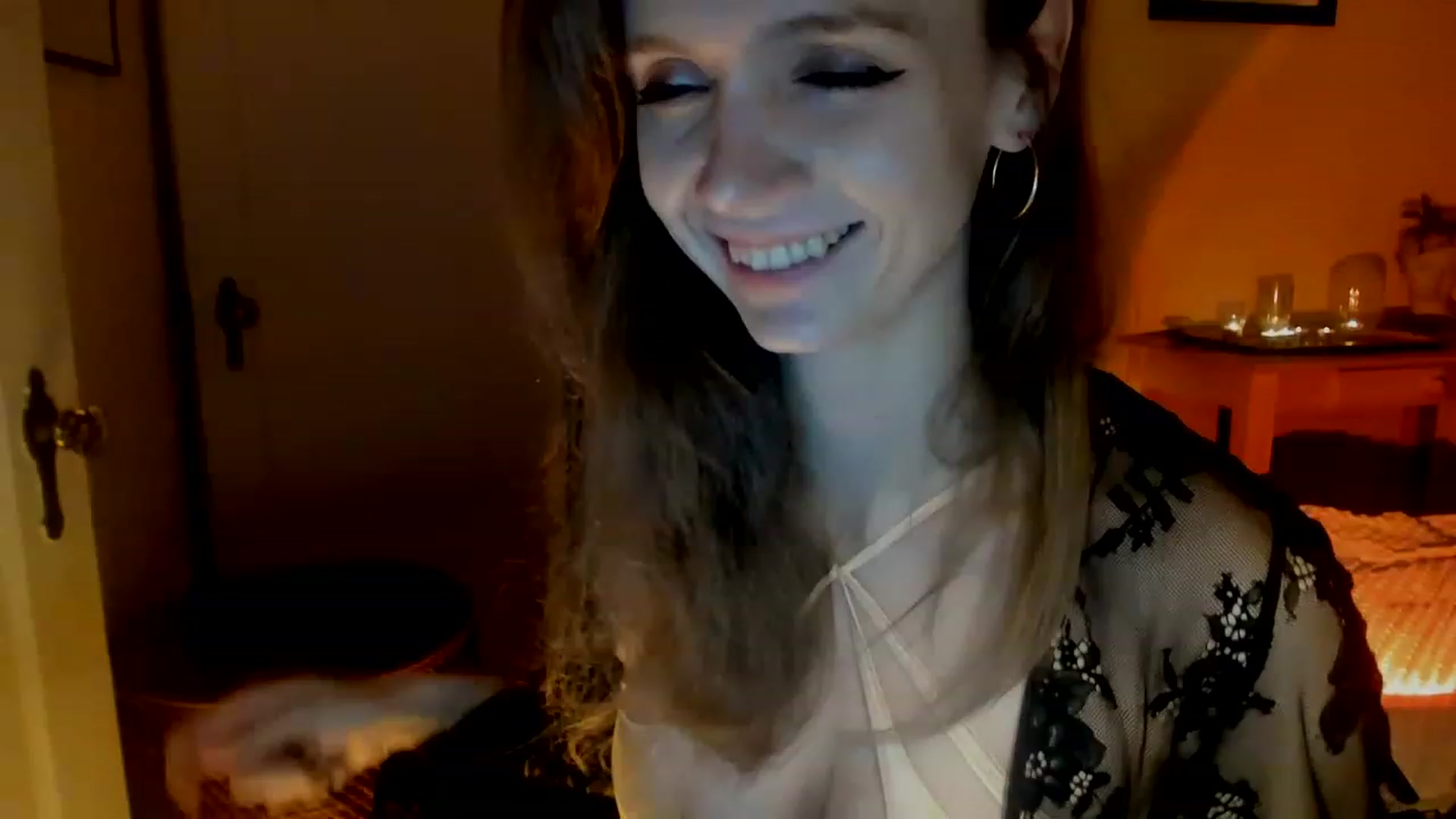 Gallery image thumbnail from muffinmoon's myfreecams stream on, 12/18/2022, 06:58 image 2 of 20