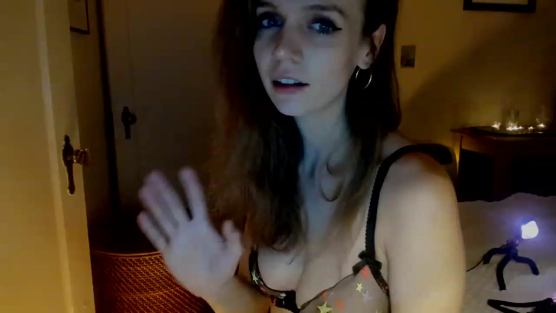 Gallery image thumbnail from muffinmoon's myfreecams stream on, 12/18/2022, 06:58 image 9 of 20
