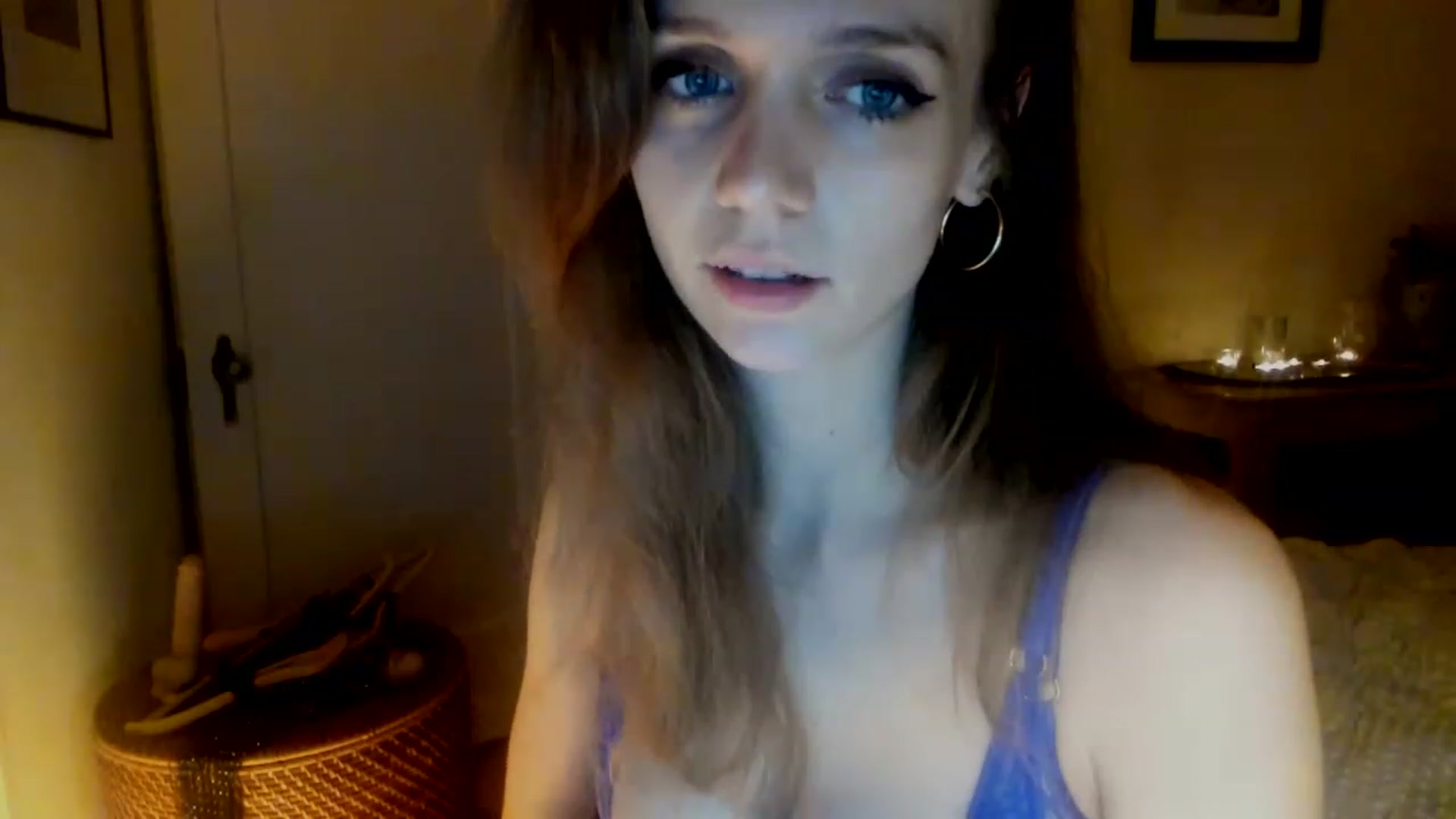 Gallery image thumbnail from muffinmoon's myfreecams stream on, 12/18/2022, 08:44 image 6 of 20