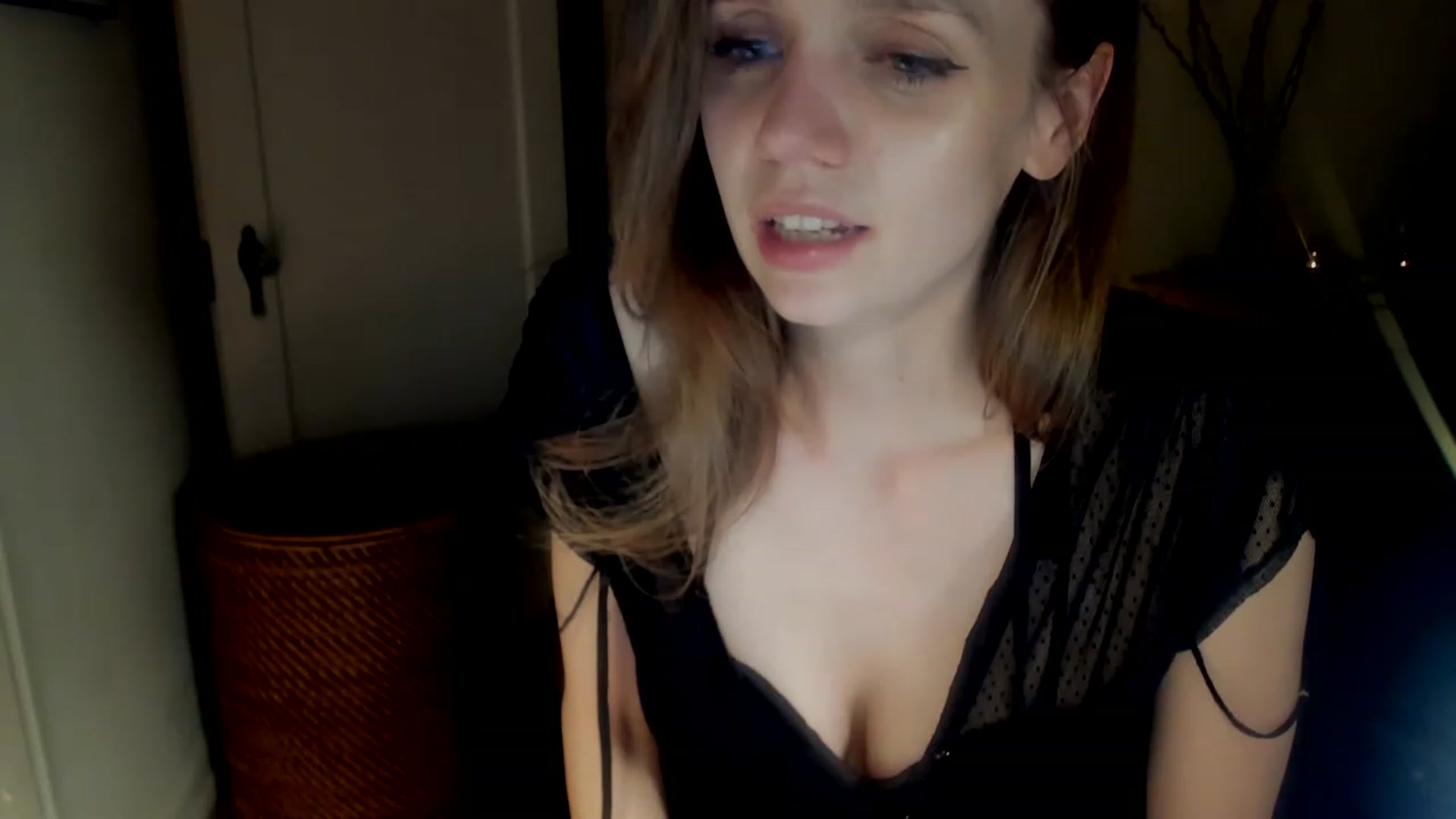 Gallery image thumbnail from muffinmoon's myfreecams stream on, 12/29/2022, 09:26 image 6 of 20