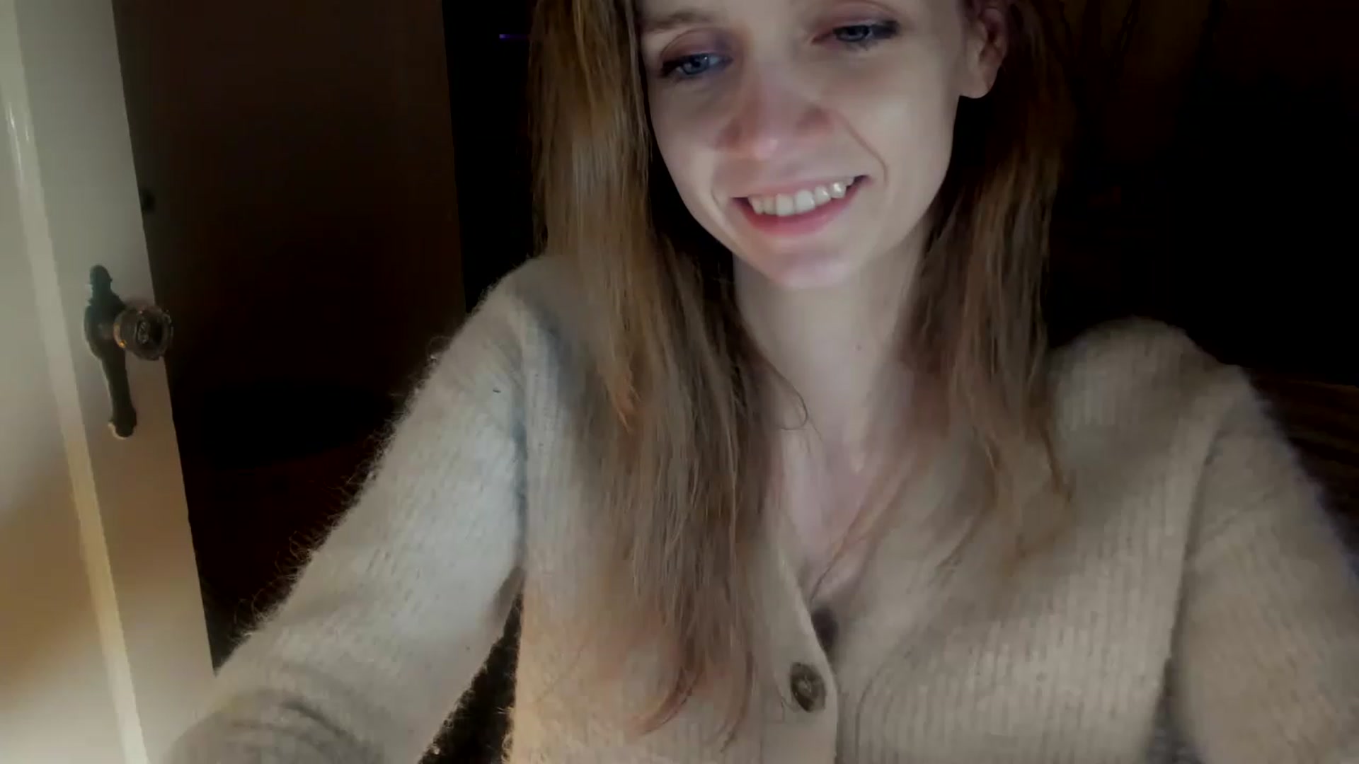 Gallery image thumbnail from muffinmoon's myfreecams stream on, 01/06/2023, 07:51 image 3 of 20