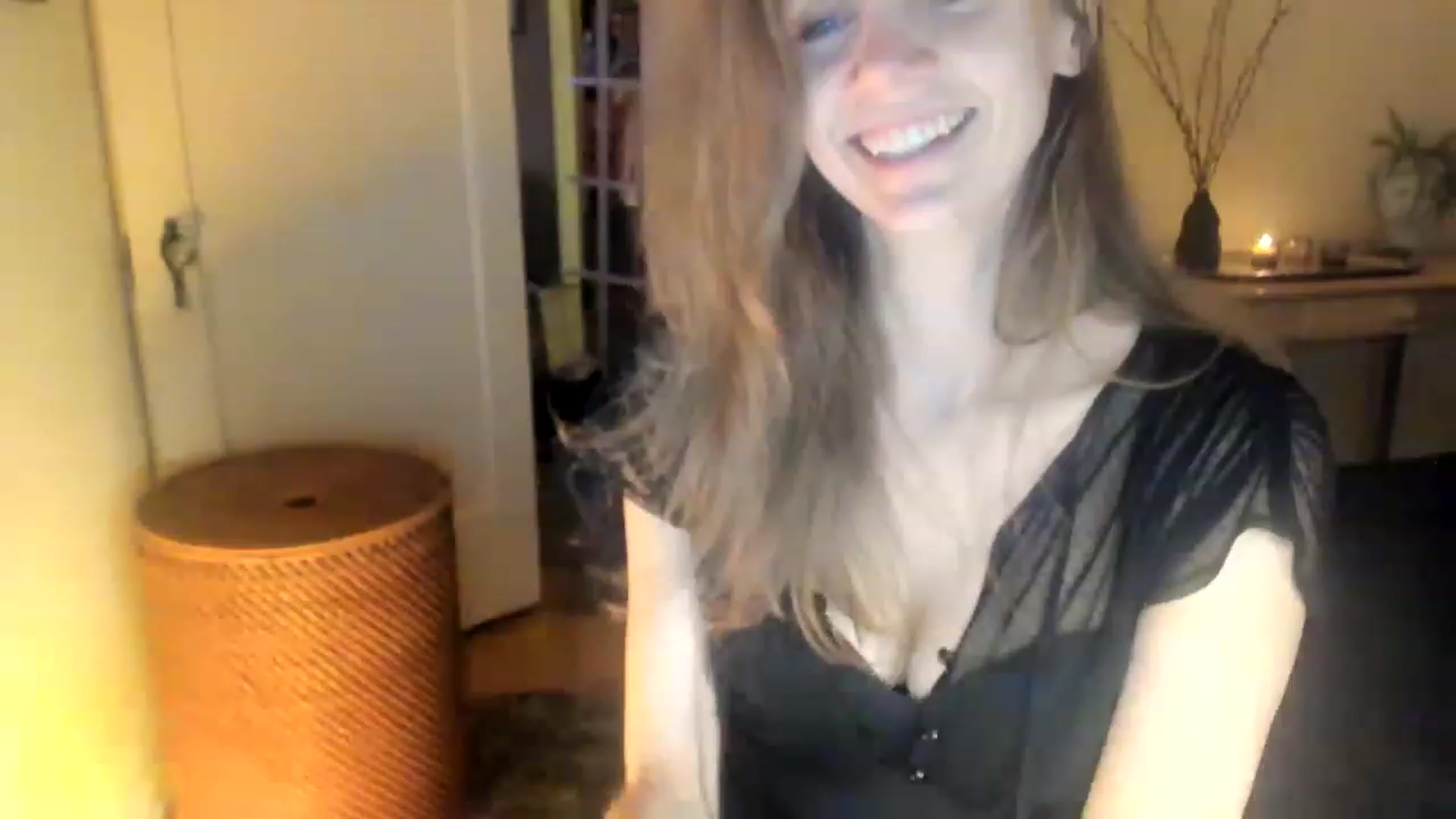 Gallery image thumbnail from muffinmoon's myfreecams stream on, 01/10/2023, 08:06 image 17 of 20