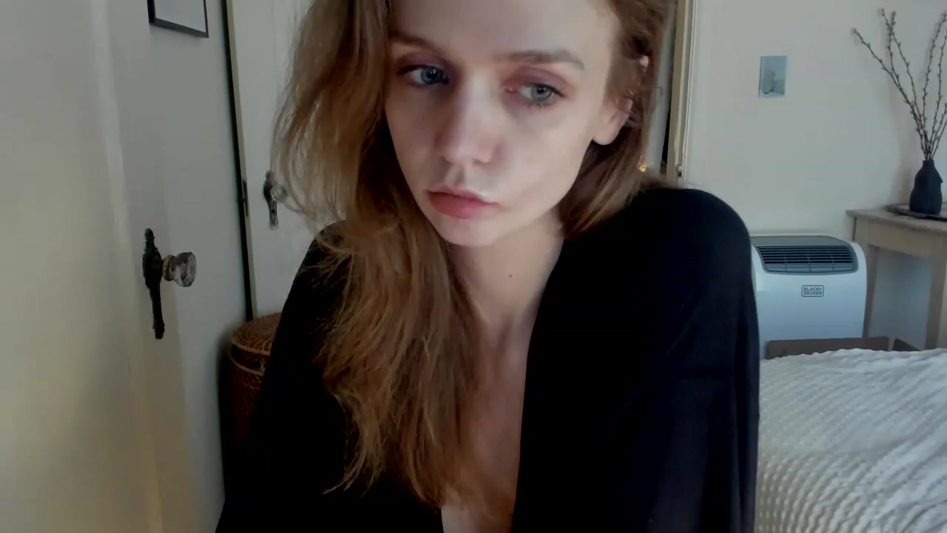 Gallery image thumbnail from muffinmoon's myfreecams stream on, 01/15/2023, 21:04 image 1 of 20
