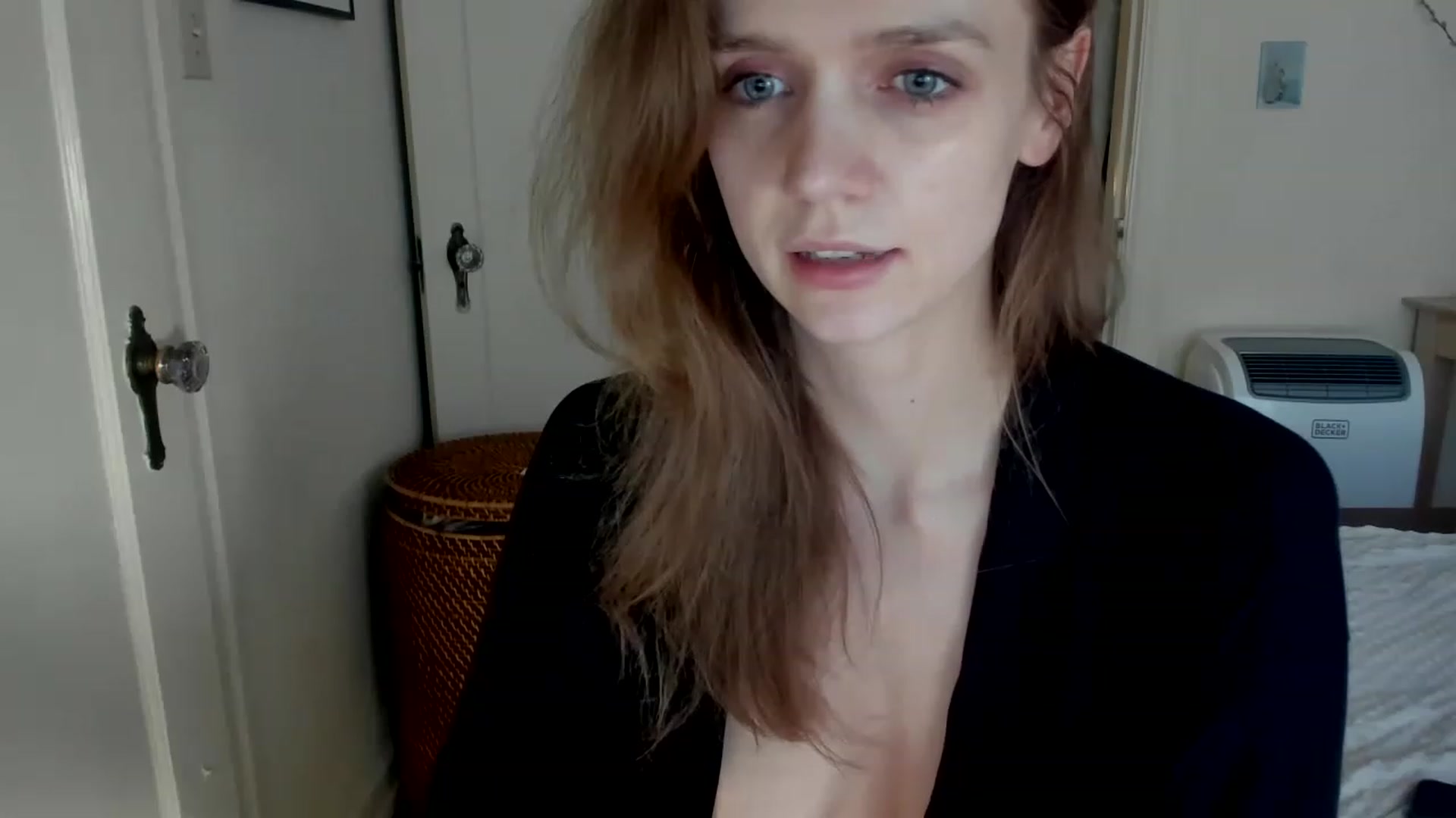 Gallery image thumbnail from muffinmoon's myfreecams stream on, 01/15/2023, 21:04 image 10 of 20