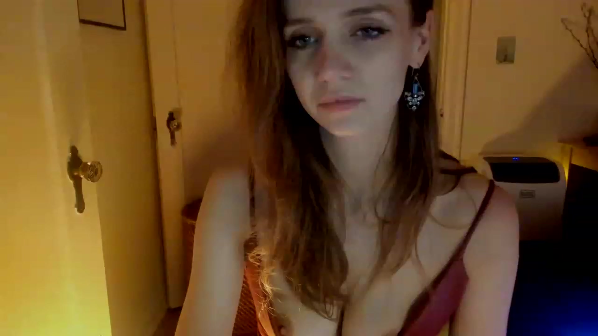 Gallery image thumbnail from muffinmoon's myfreecams stream on, 01/22/2023, 09:17 image 17 of 20