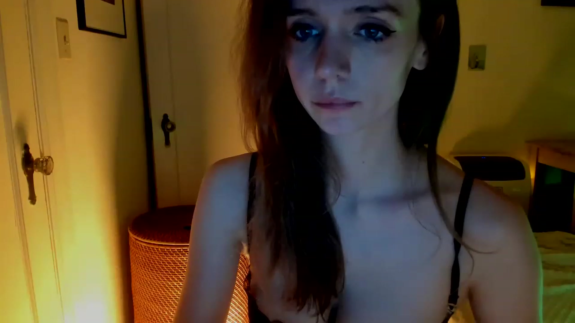 Gallery image thumbnail from muffinmoon's myfreecams stream on, 02/01/2023, 08:32 image 11 of 20