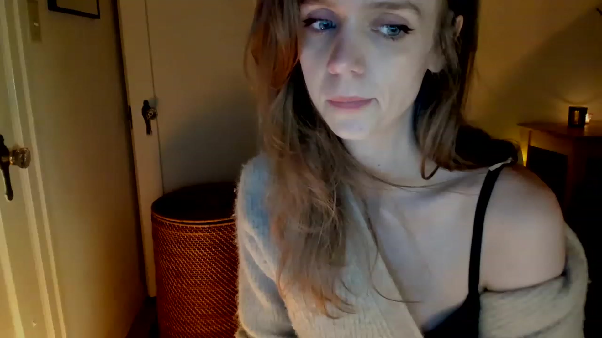 Gallery image thumbnail from muffinmoon's myfreecams stream on, 02/19/2023, 06:39 image 15 of 20