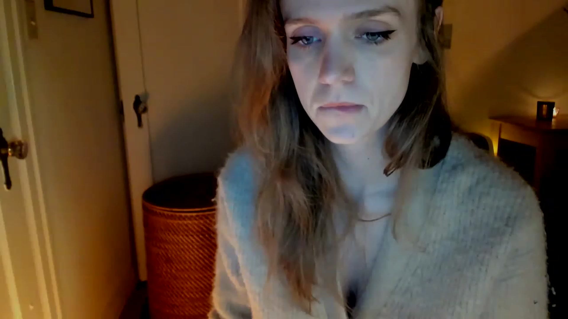 Gallery image thumbnail from muffinmoon's myfreecams stream on, 02/19/2023, 06:39 image 11 of 20